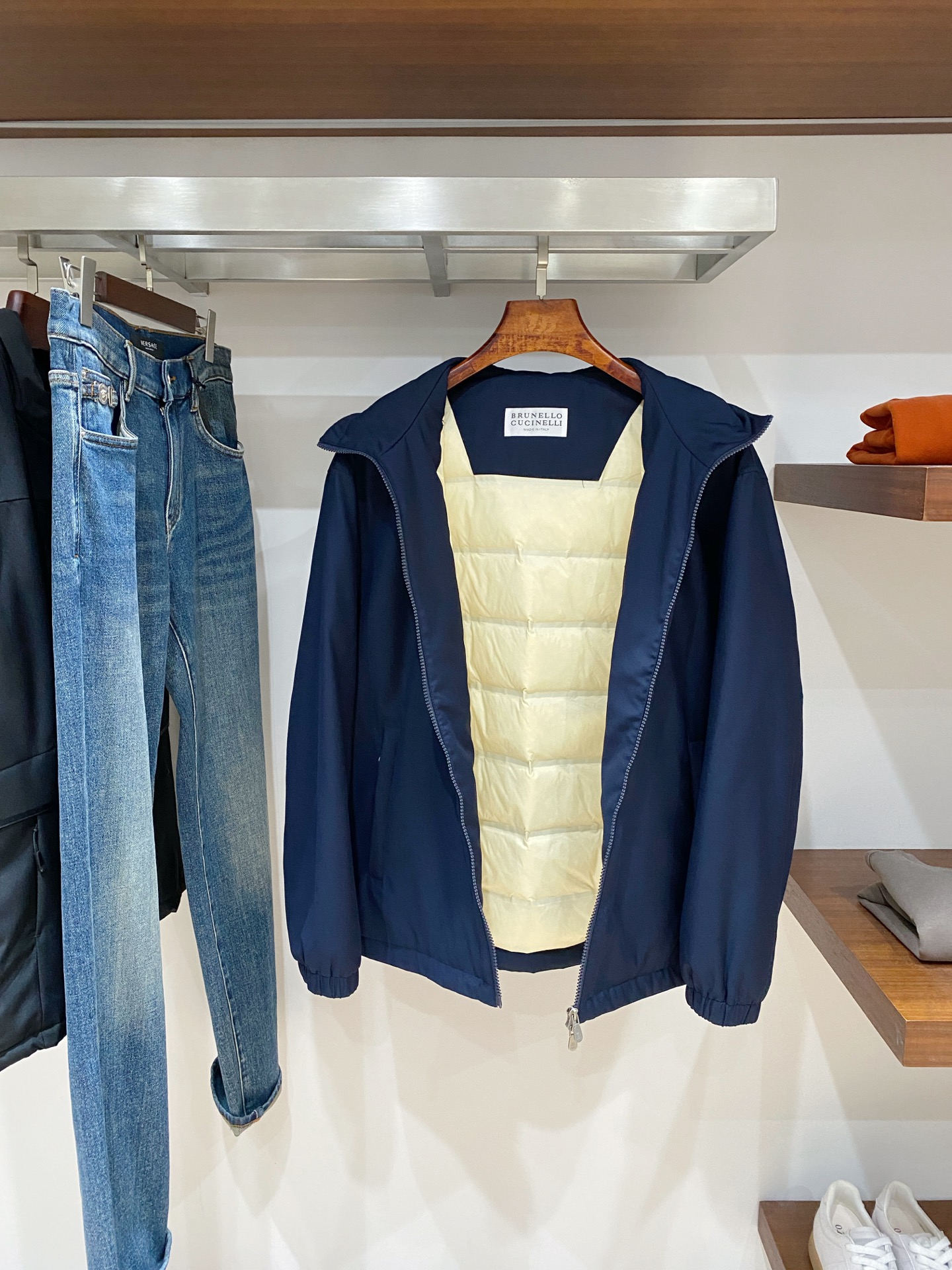 Brunello Cucinelli、2025最新款男士羽绒夹克、面料柔软舒适 ．上身版型超赞 ．拉链．