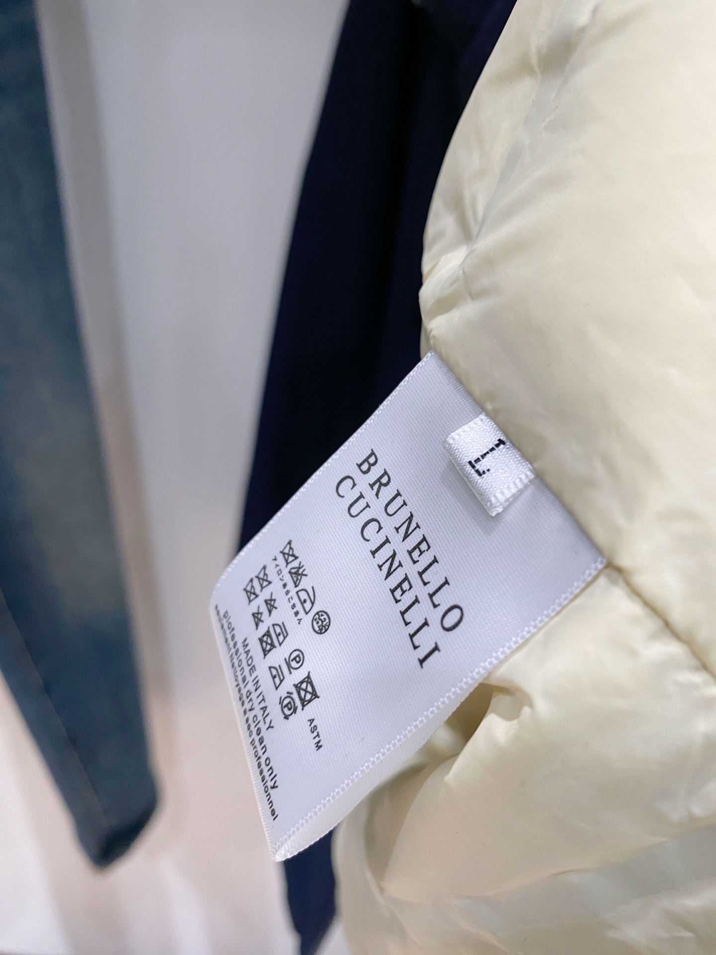 Brunello Cucinelli、2025最新款男士羽绒夹克、面料柔软舒适 ．上身版型超赞 ．拉链．