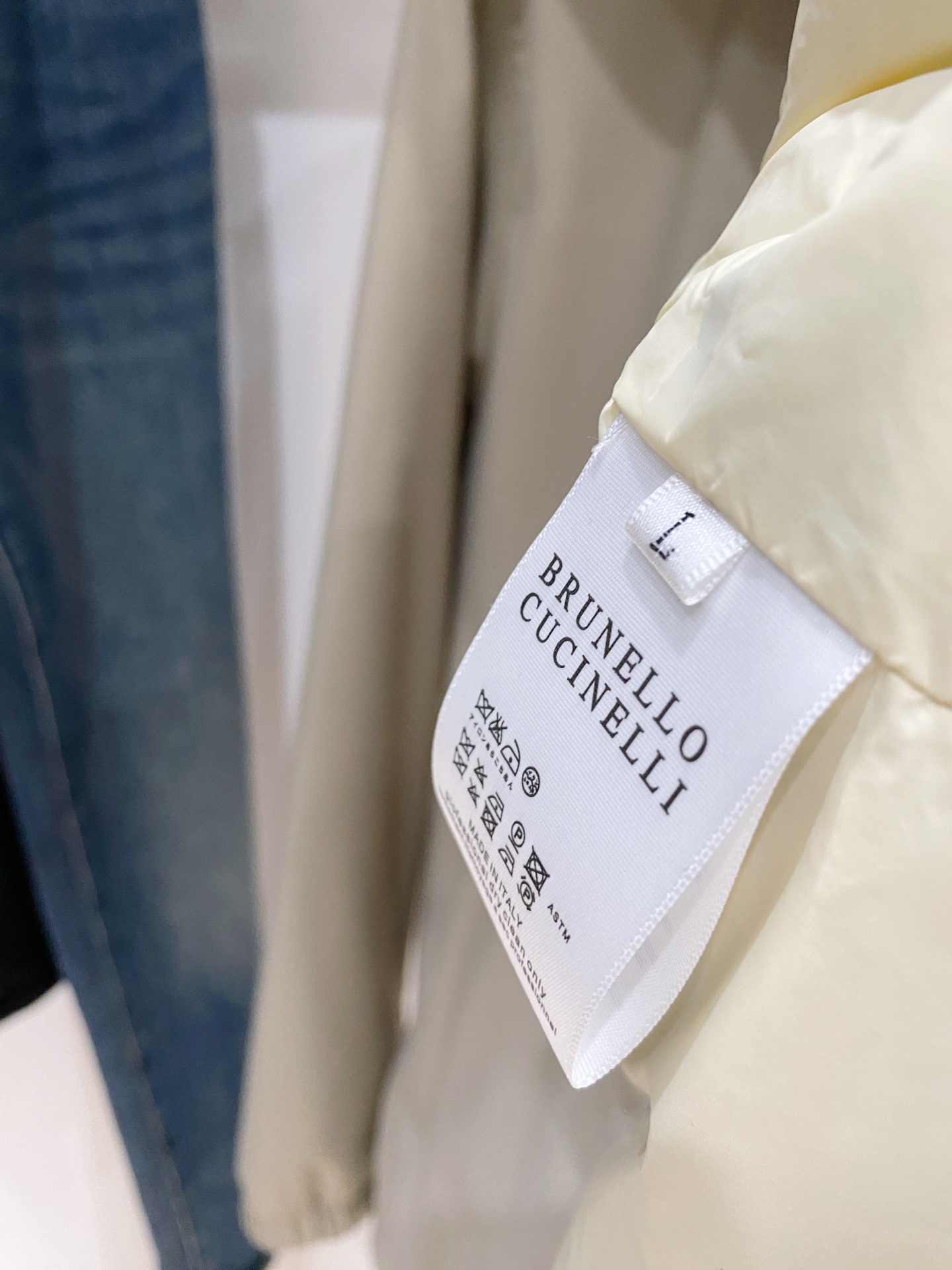 Brunello Cucinelli、2025最新款男士羽绒夹克、面料柔软舒适 ．上身版型超赞 ．拉链．