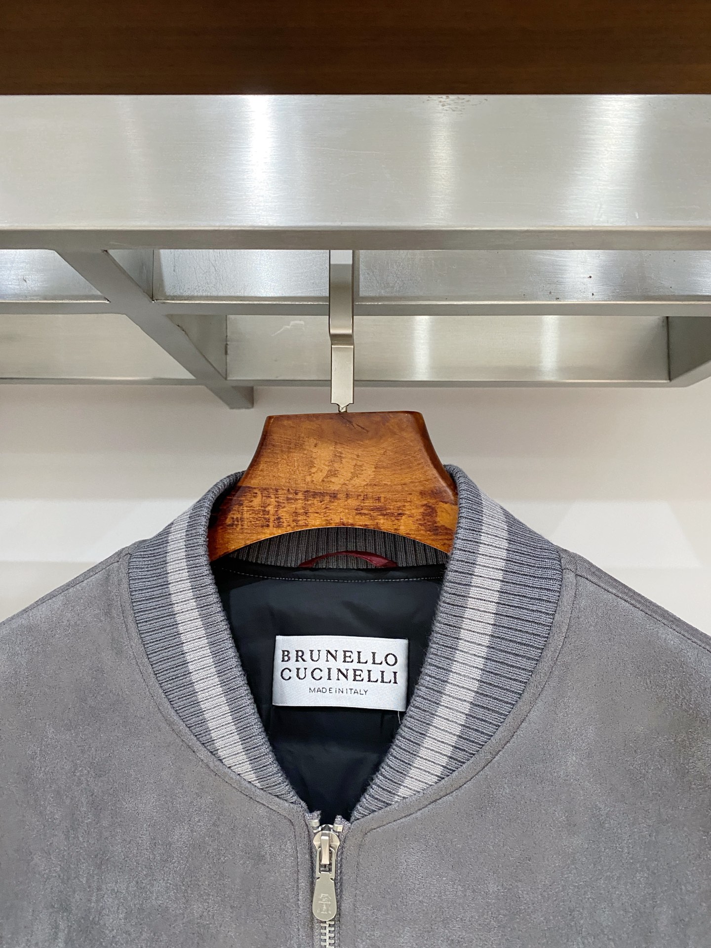 Brunello Cucinelli、2025最新款男士羽绒夹克、面料柔软舒适 ．上身版型超赞 ．拉链．