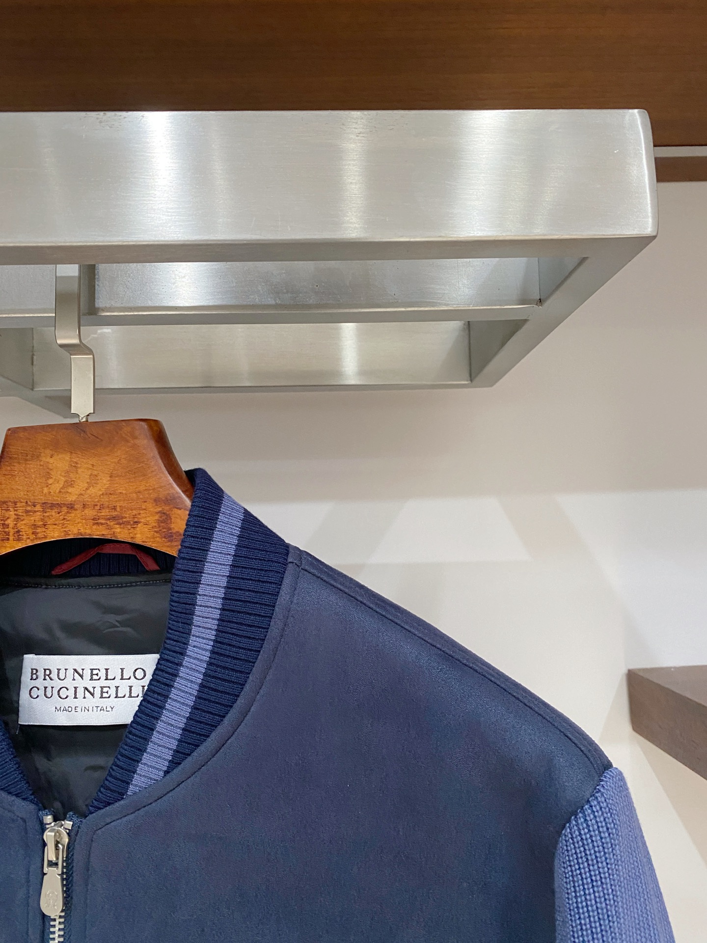 Brunello Cucinelli、2025最新款男士羽绒夹克、面料柔软舒适 ．上身版型超赞 ．拉链．