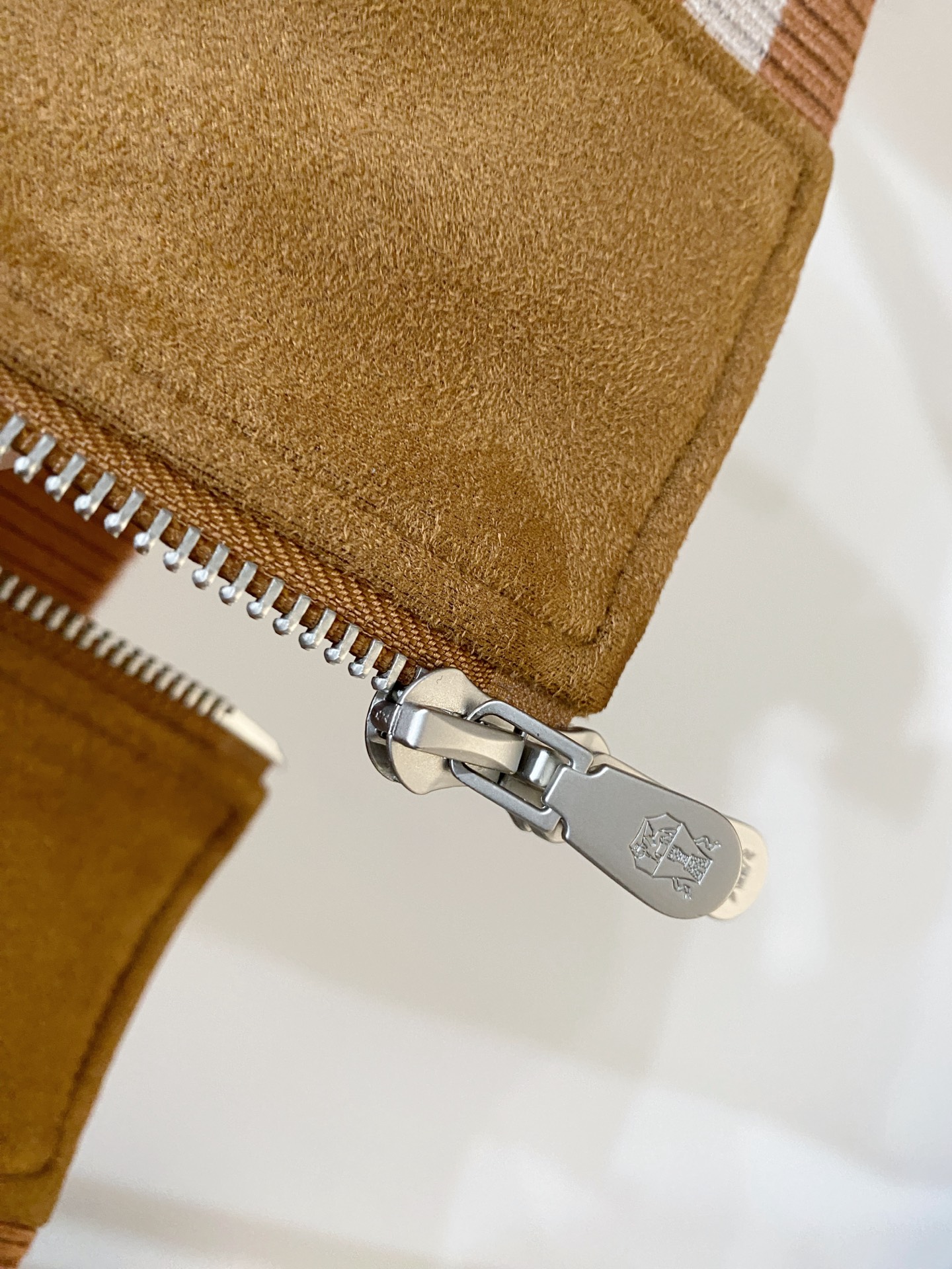 Brunello Cucinelli、2025最新款男士羽绒夹克、面料柔软舒适 ．上身版型超赞 ．拉链．