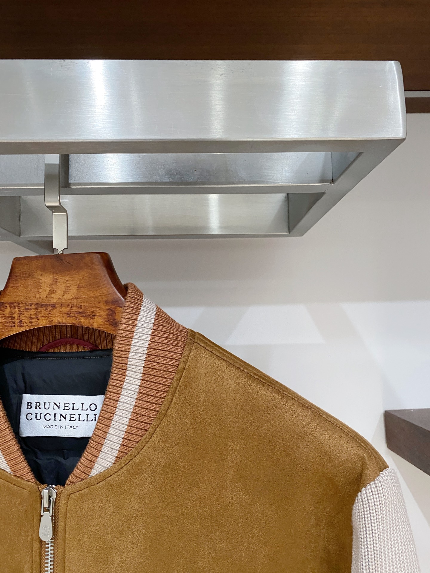 Brunello Cucinelli、2025最新款男士羽绒夹克、面料柔软舒适 ．上身版型超赞 ．拉链．