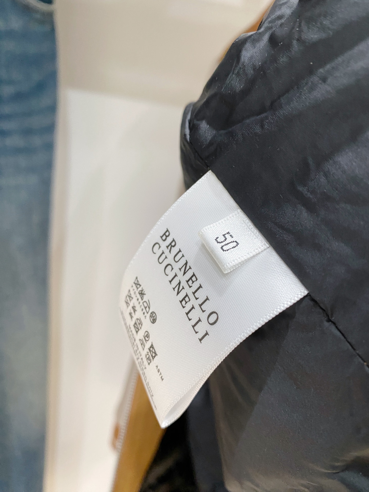 Brunello Cucinelli、2025最新款男士羽绒夹克、面料柔软舒适 ．上身版型超赞 ．拉链．