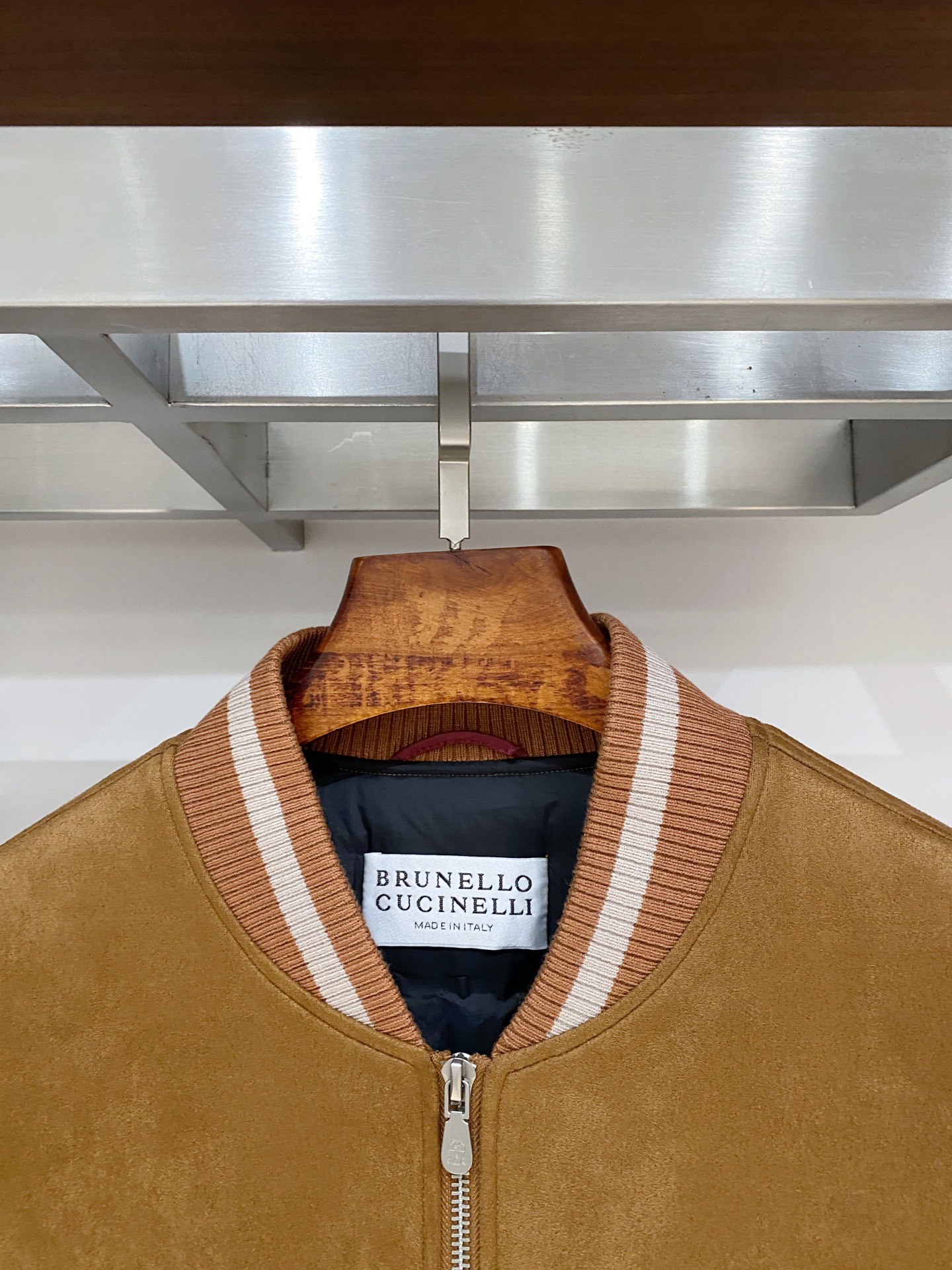 Brunello Cucinelli、2025最新款男士羽绒夹克、面料柔软舒适 ．上身版型超赞 ．拉链．