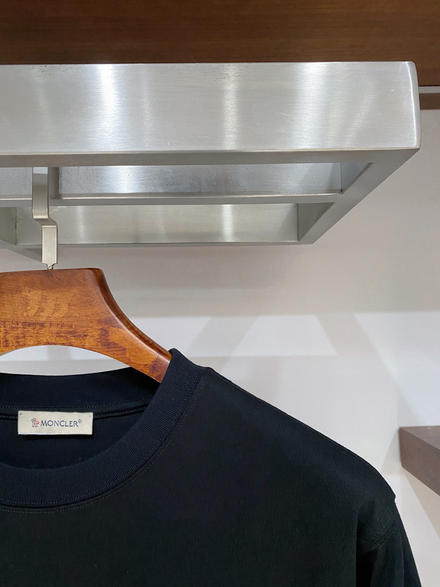 蒙口、2025新品长袖卫衣，帅气时尚，胸前刺绣装饰图案logo，简约百搭款。面料棉 不仅挺括，保持潮流的