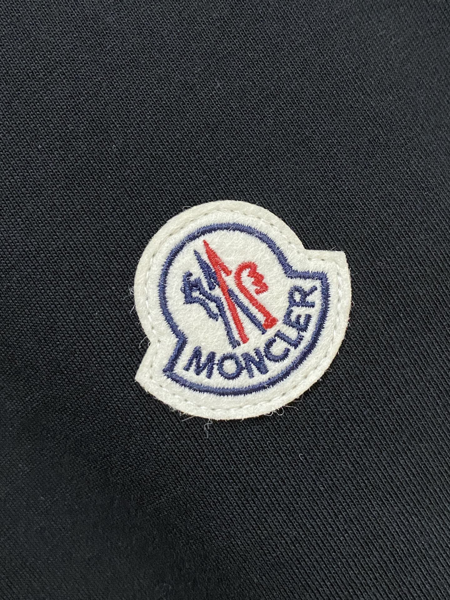 蒙口、2025新品长袖卫衣，帅气时尚，胸前刺绣装饰图案logo，简约百搭款。面料棉 不仅挺括，保持潮流的