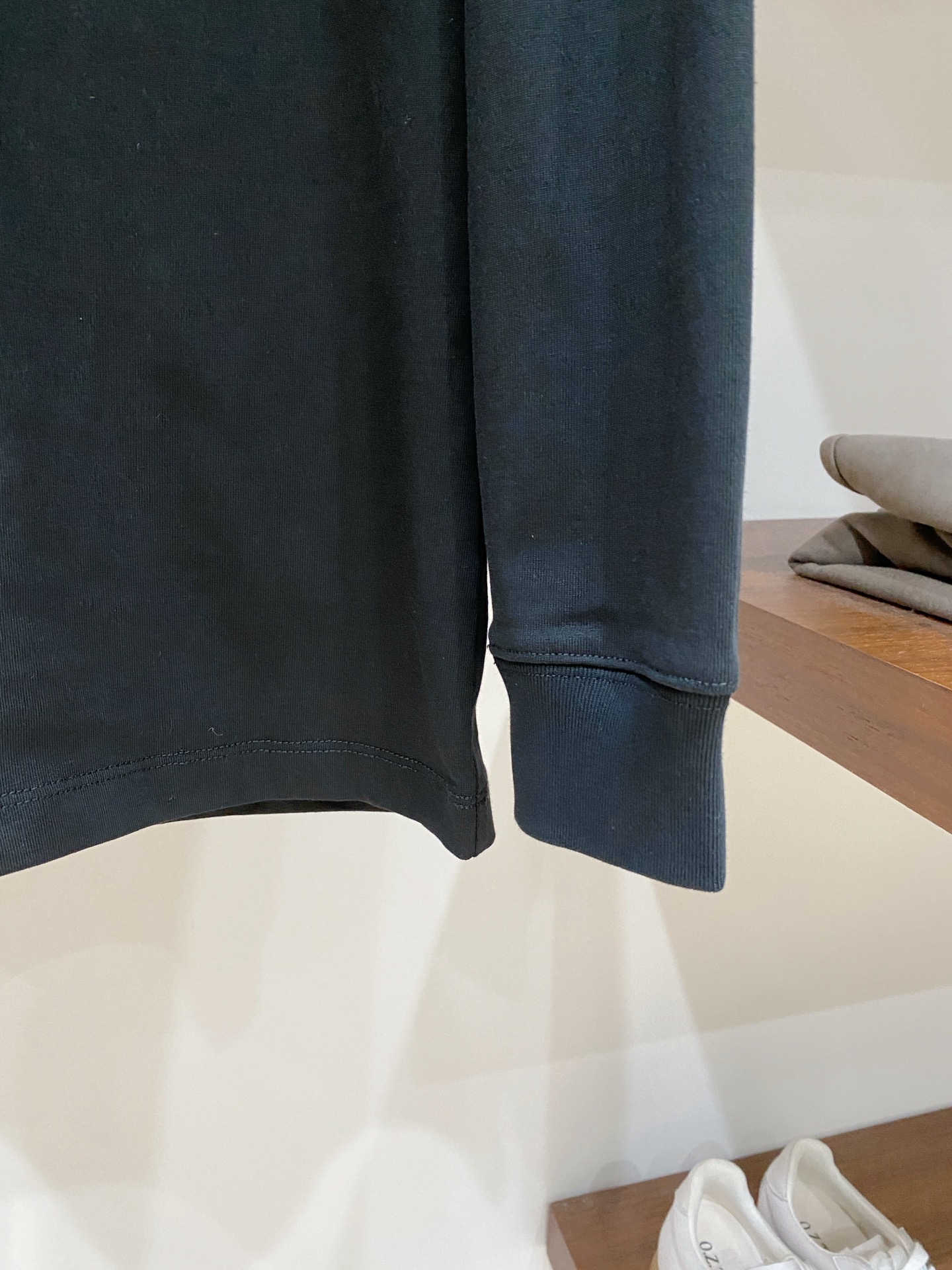 蒙口、2025新品长袖卫衣，帅气时尚，胸前刺绣装饰图案logo，简约百搭款。面料棉 不仅挺括，保持潮流的