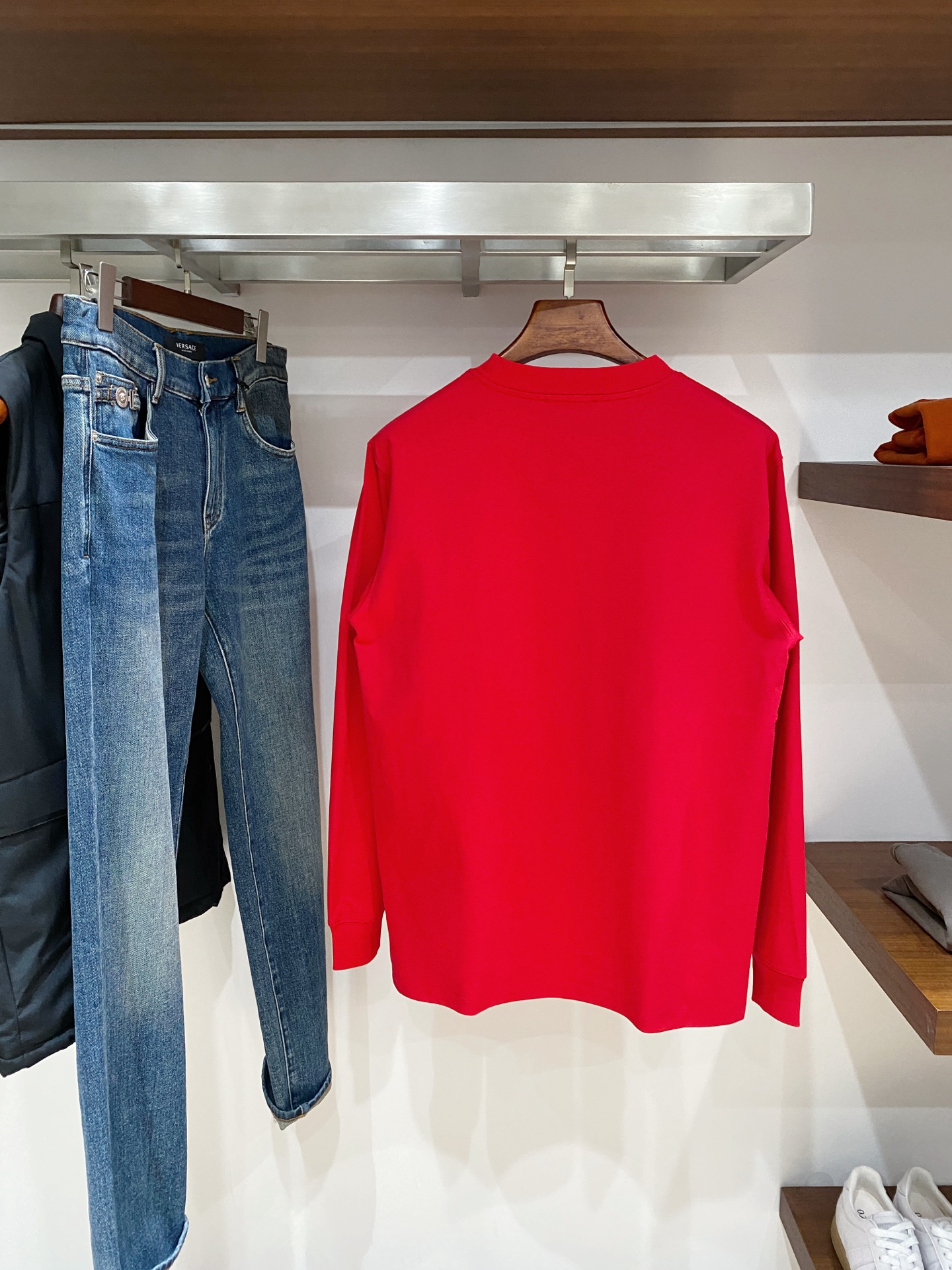 蒙口、2025新品长袖卫衣，帅气时尚，胸前刺绣装饰图案logo，简约百搭款。面料棉 不仅挺括，保持潮流的