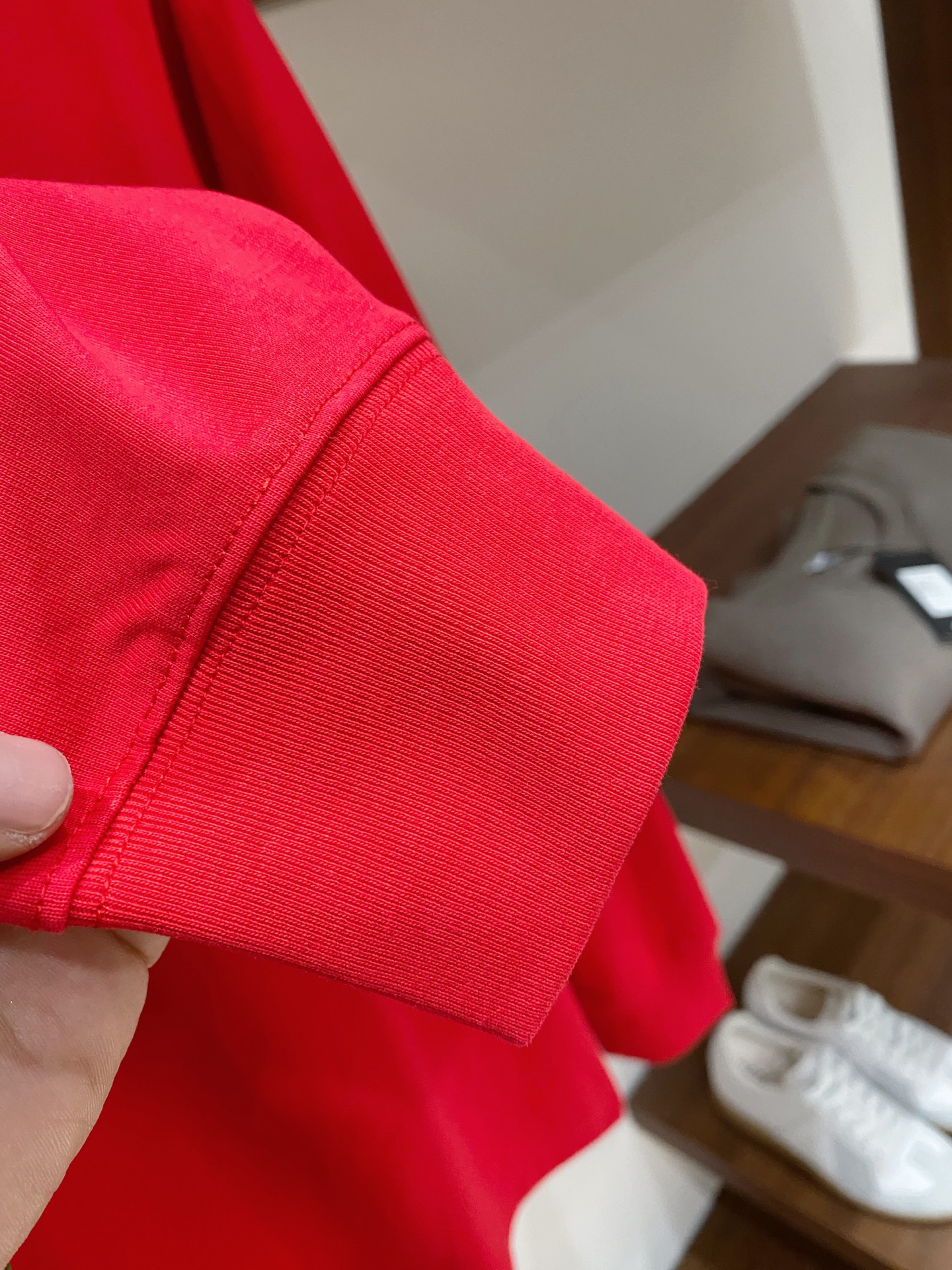 蒙口、2025新品长袖卫衣，帅气时尚，胸前刺绣装饰图案logo，简约百搭款。面料棉 不仅挺括，保持潮流的