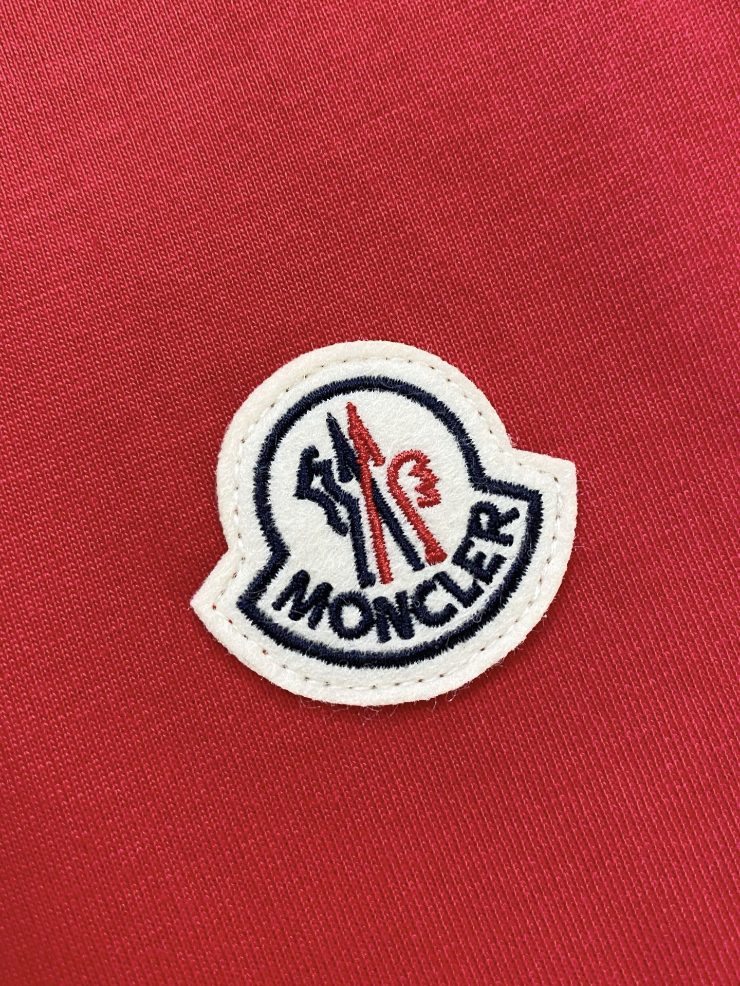 蒙口、2025新品长袖卫衣，帅气时尚，胸前刺绣装饰图案logo，简约百搭款。面料棉 不仅挺括，保持潮流的