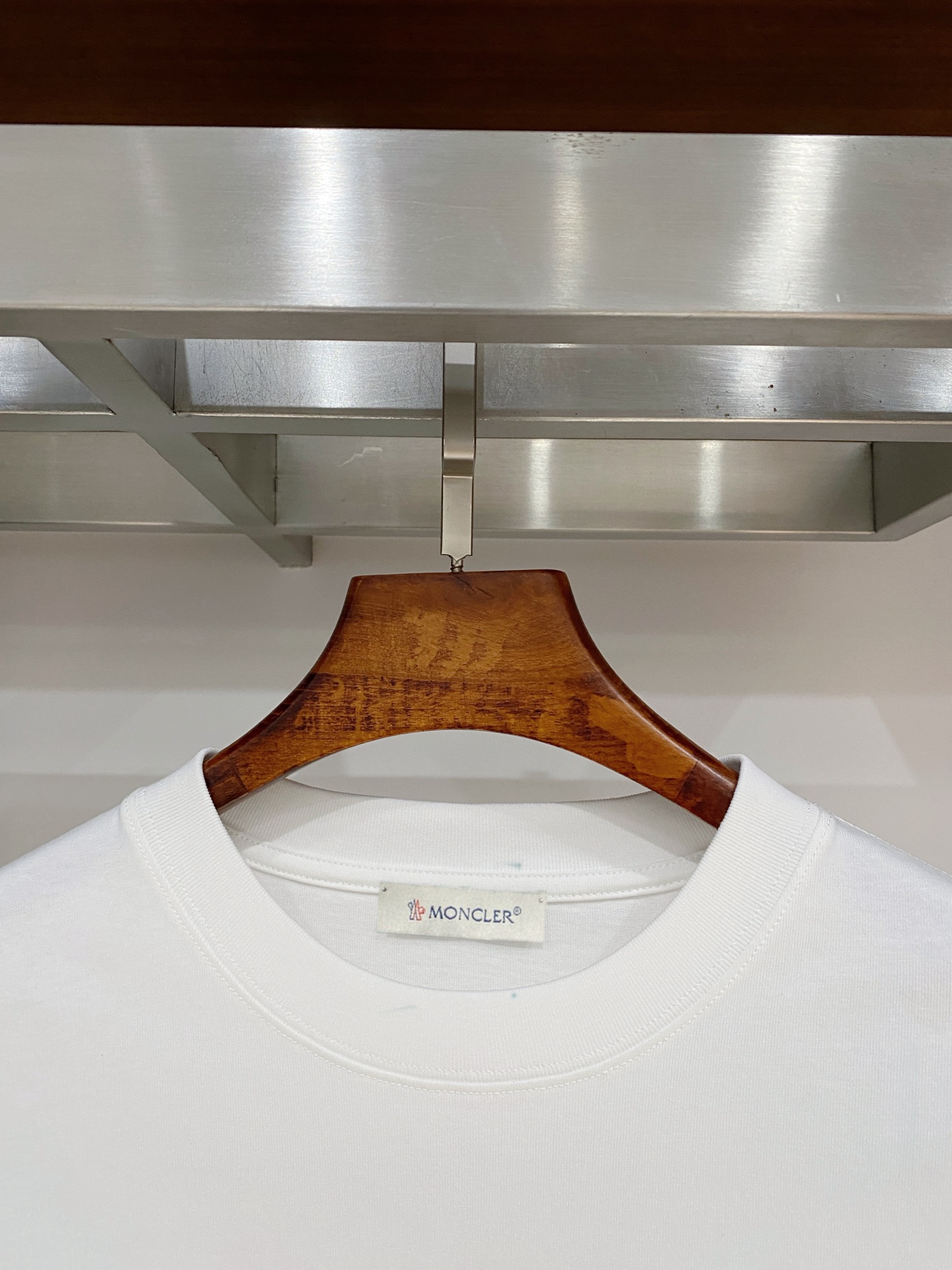 蒙口、2025新品长袖卫衣，帅气时尚，胸前刺绣装饰图案logo，简约百搭款。面料棉 不仅挺括，保持潮流的