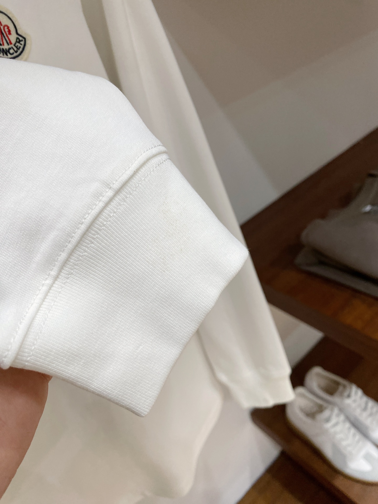 蒙口、2025新品长袖卫衣，帅气时尚，胸前刺绣装饰图案logo，简约百搭款。面料棉 不仅挺括，保持潮流的