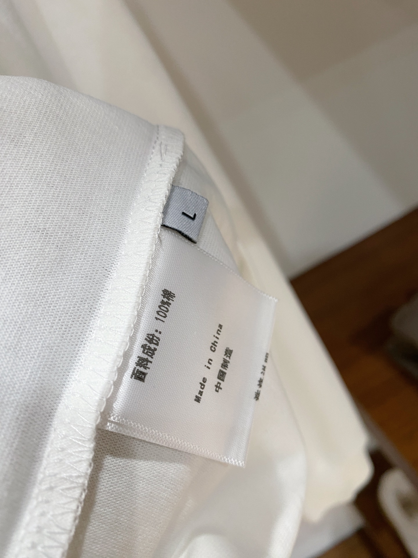 蒙口、2025新品长袖卫衣，帅气时尚，胸前刺绣装饰图案logo，简约百搭款。面料棉 不仅挺括，保持潮流的