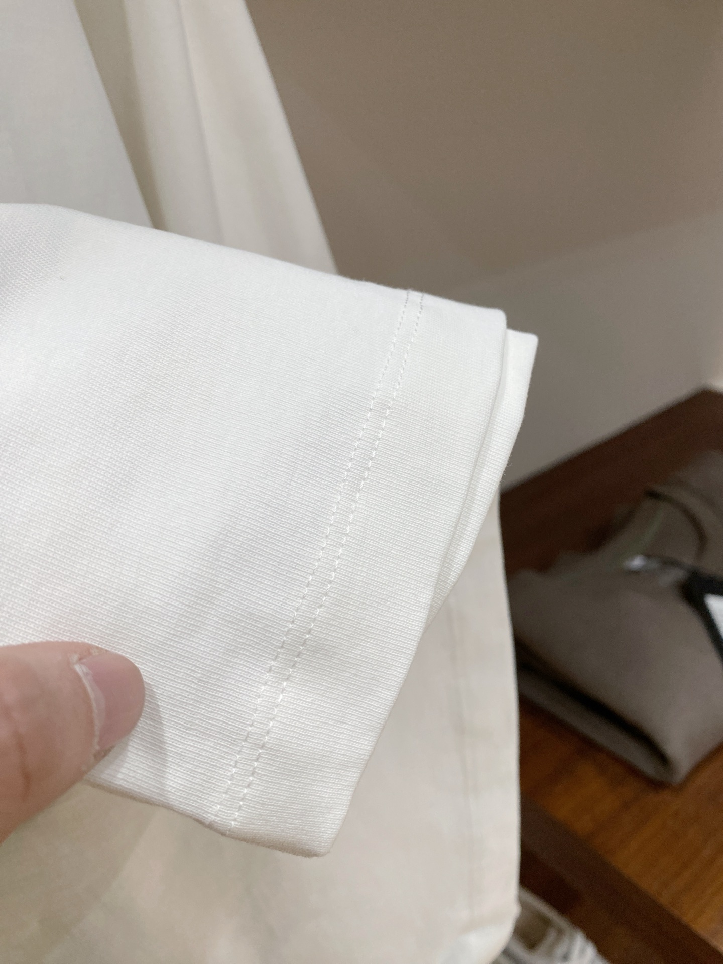 蒙口、2025新品长袖卫衣，帅气时尚，胸前刺绣装饰图案logo，简约百搭款。面料棉 不仅挺括，保持潮流的