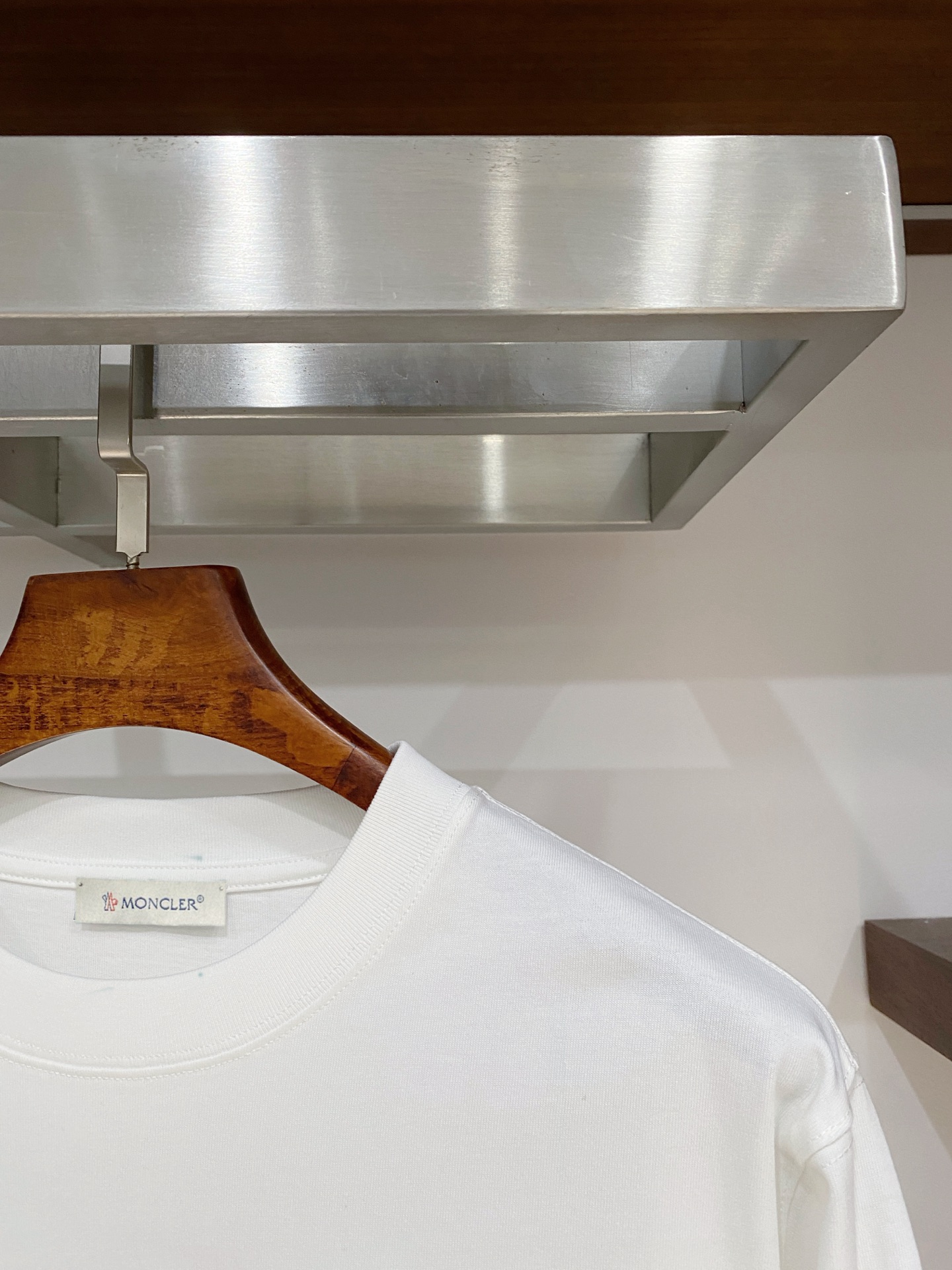 蒙口、2025新品长袖卫衣，帅气时尚，胸前刺绣装饰图案logo，简约百搭款。面料棉 不仅挺括，保持潮流的