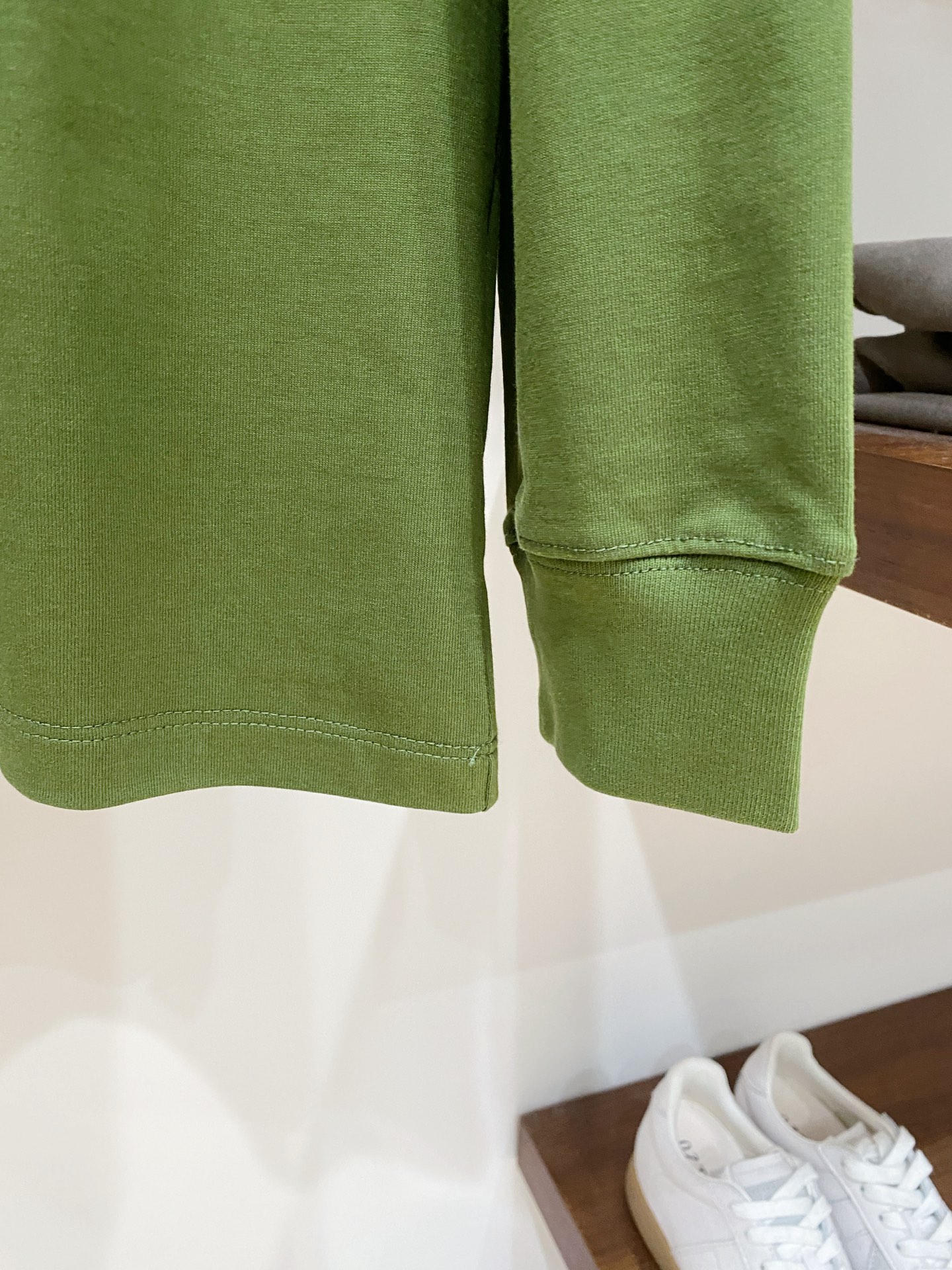 蒙口、2025新品长袖卫衣，帅气时尚，胸前刺绣装饰图案logo，简约百搭款。面料棉 不仅挺括，保持潮流的