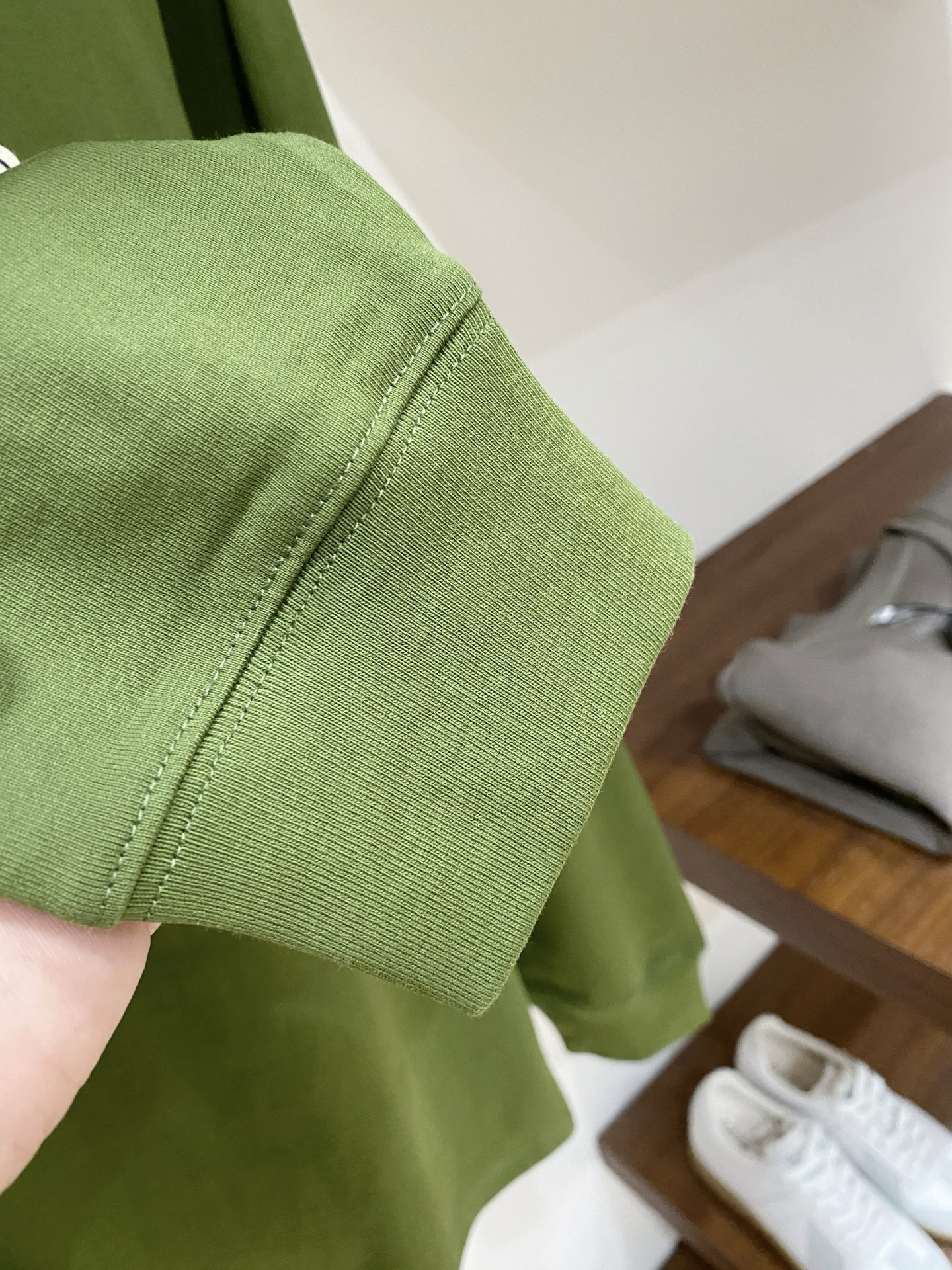 蒙口、2025新品长袖卫衣，帅气时尚，胸前刺绣装饰图案logo，简约百搭款。面料棉 不仅挺括，保持潮流的