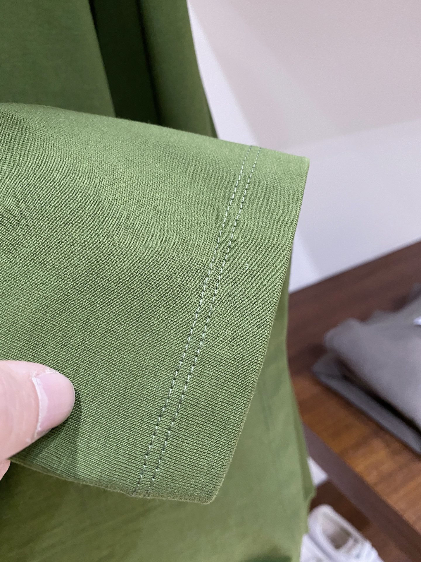 蒙口、2025新品长袖卫衣，帅气时尚，胸前刺绣装饰图案logo，简约百搭款。面料棉 不仅挺括，保持潮流的