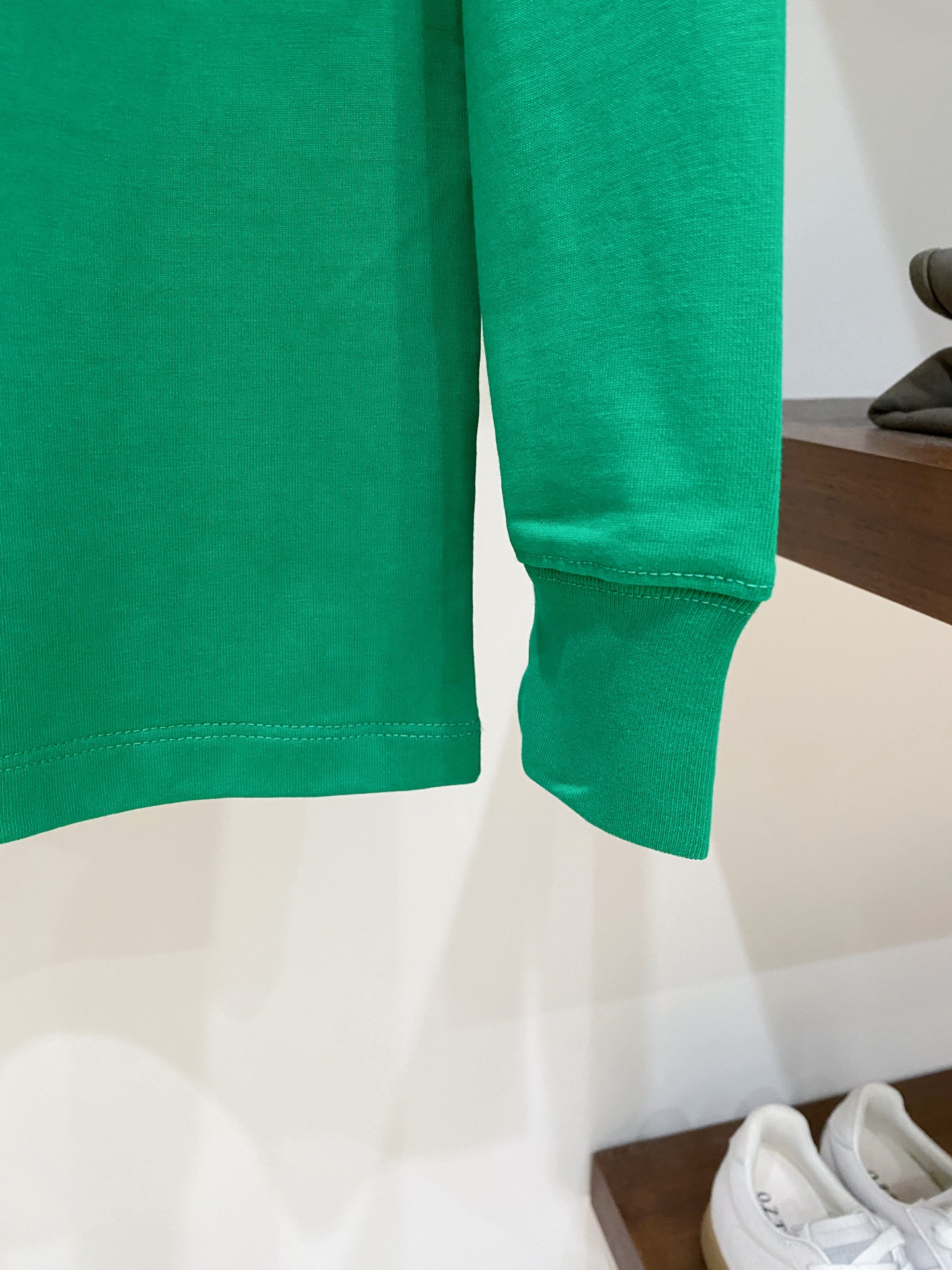 蒙口、2025新品长袖卫衣，帅气时尚，胸前刺绣装饰图案logo，简约百搭款。面料棉 不仅挺括，保持潮流的