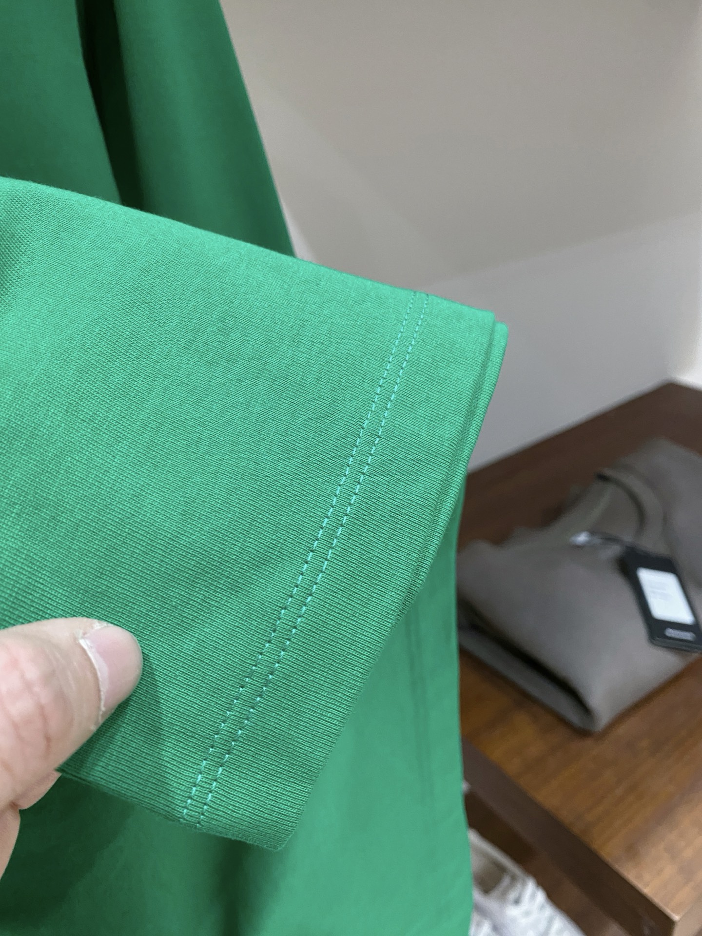 蒙口、2025新品长袖卫衣，帅气时尚，胸前刺绣装饰图案logo，简约百搭款。面料棉 不仅挺括，保持潮流的