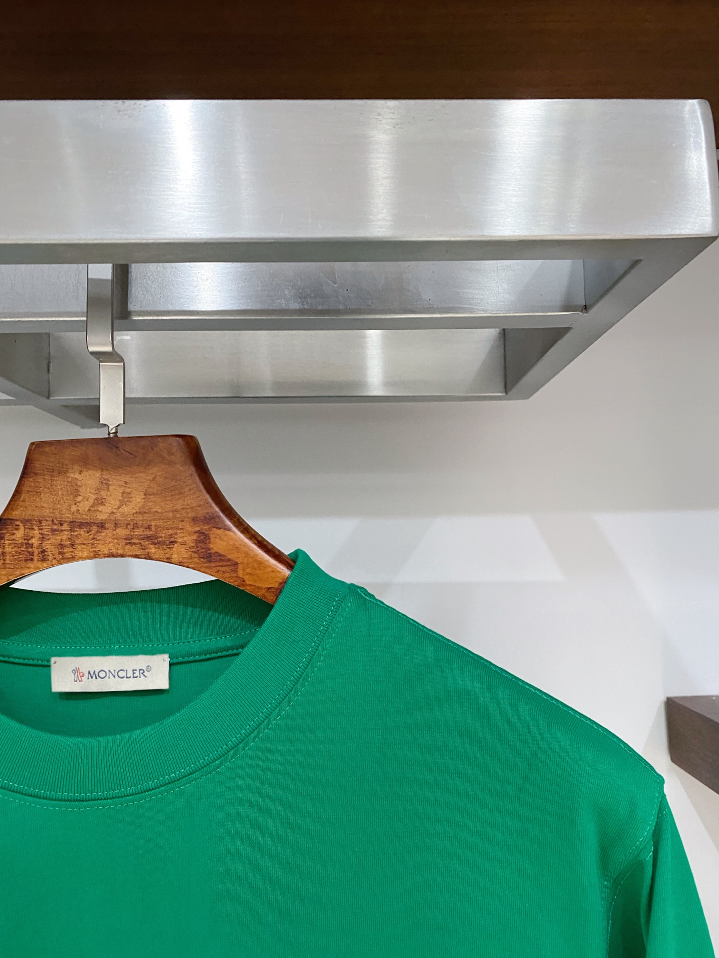 蒙口、2025新品长袖卫衣，帅气时尚，胸前刺绣装饰图案logo，简约百搭款。面料棉 不仅挺括，保持潮流的