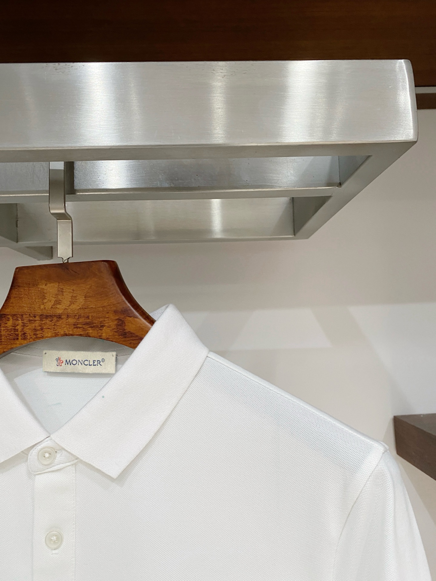 蒙口、2025新品长袖卫衣，帅气时尚，胸前刺绣装饰图案logo，简约百搭款。面料棉 不仅挺括，保持潮流的