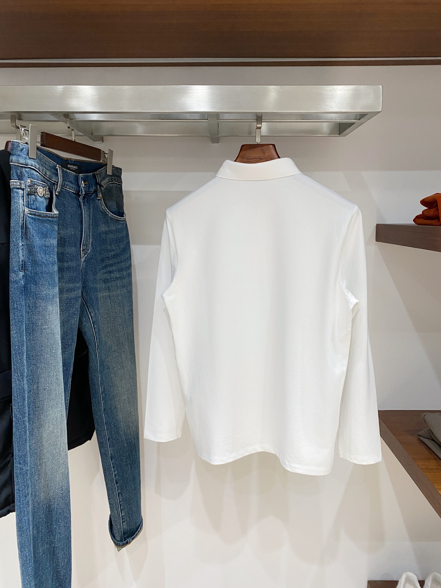 蒙口、2025新品长袖卫衣，帅气时尚，胸前刺绣装饰图案logo，简约百搭款。面料棉 不仅挺括，保持潮流的