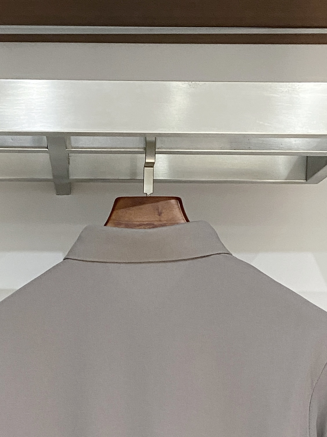 蒙口、2025新品长袖卫衣，帅气时尚，胸前刺绣装饰图案logo，简约百搭款。面料棉 不仅挺括，保持潮流的