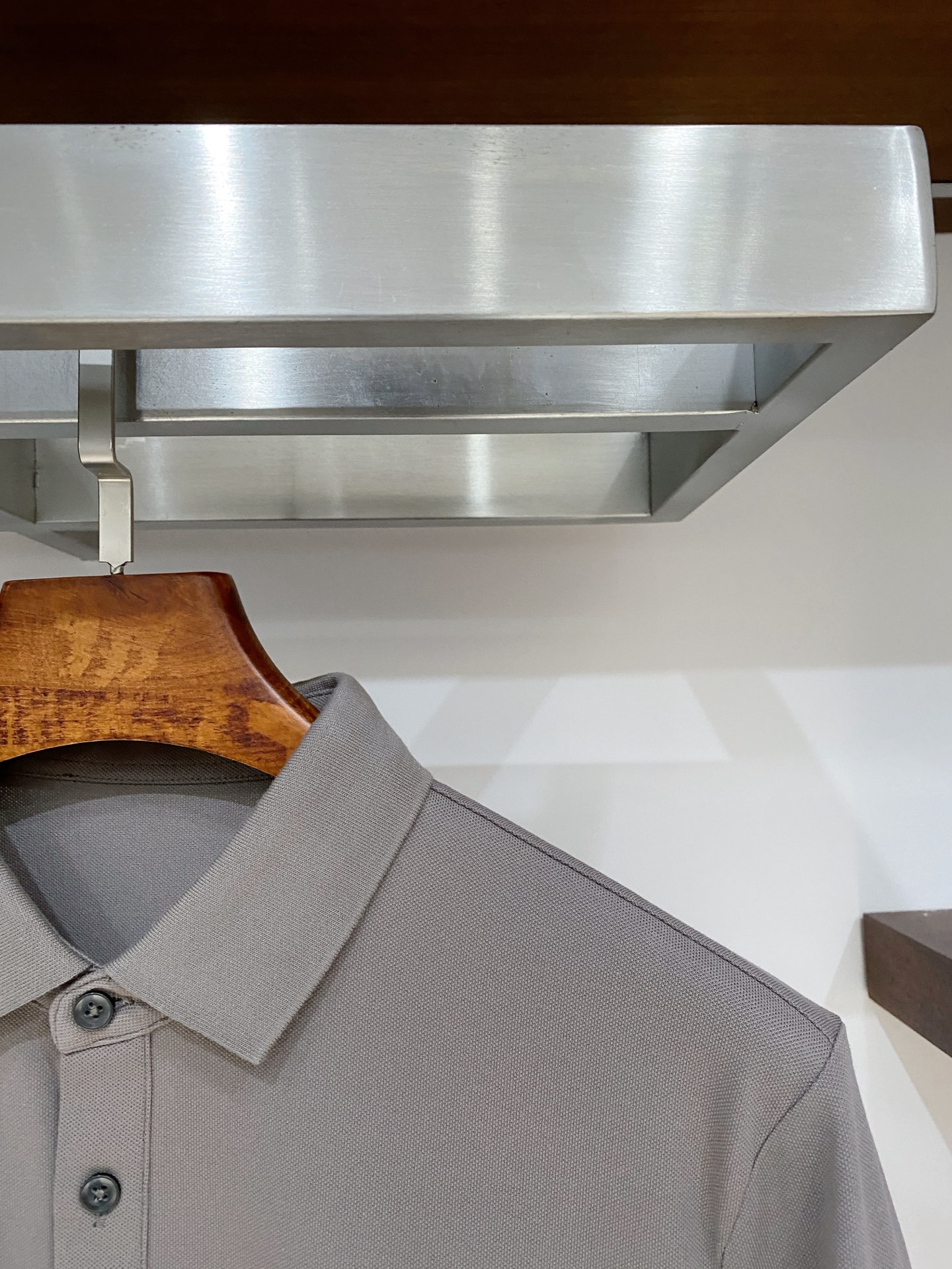 蒙口、2025新品长袖卫衣，帅气时尚，胸前刺绣装饰图案logo，简约百搭款。面料棉 不仅挺括，保持潮流的