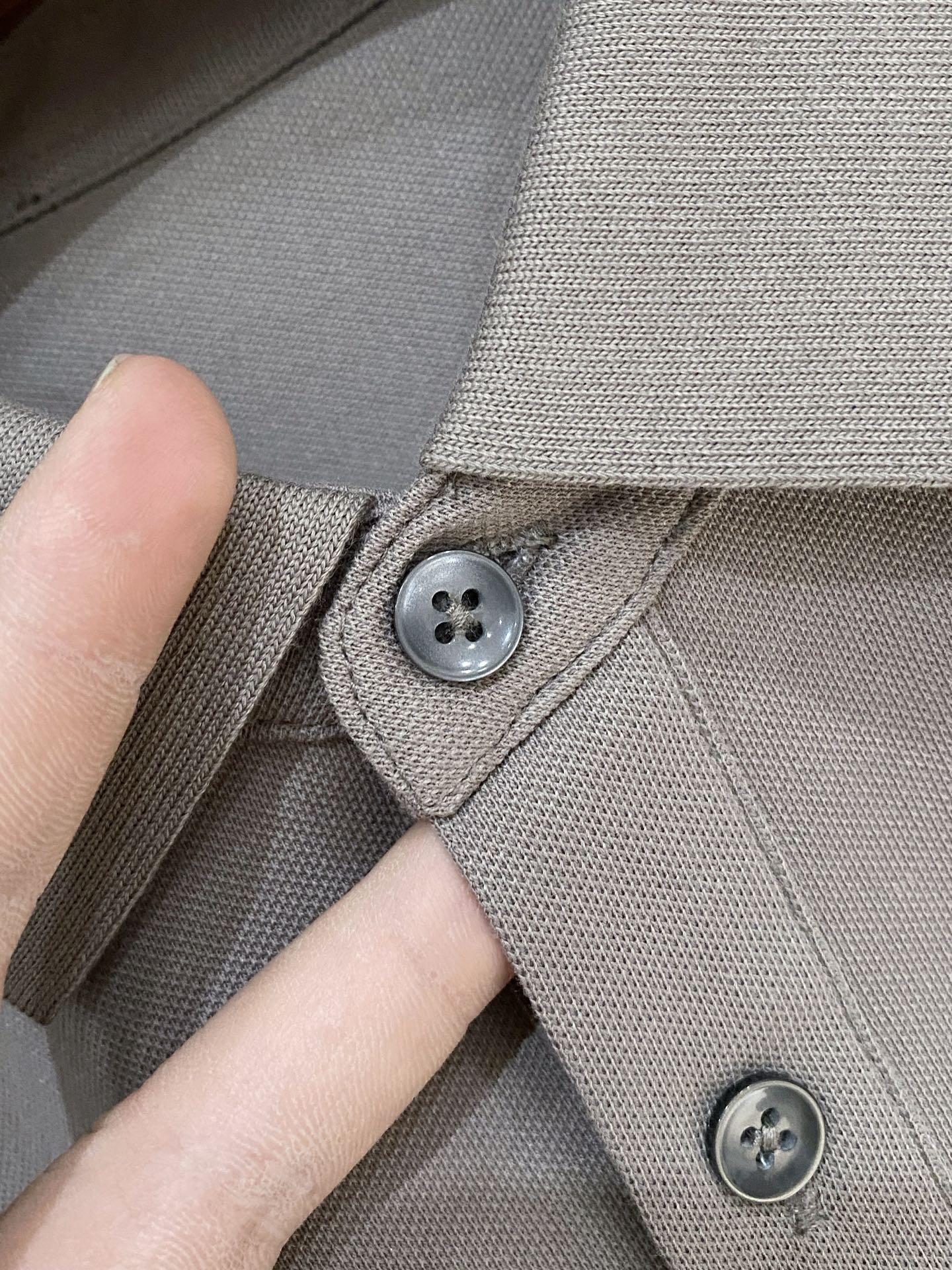 蒙口、2025新品长袖卫衣，帅气时尚，胸前刺绣装饰图案logo，简约百搭款。面料棉 不仅挺括，保持潮流的