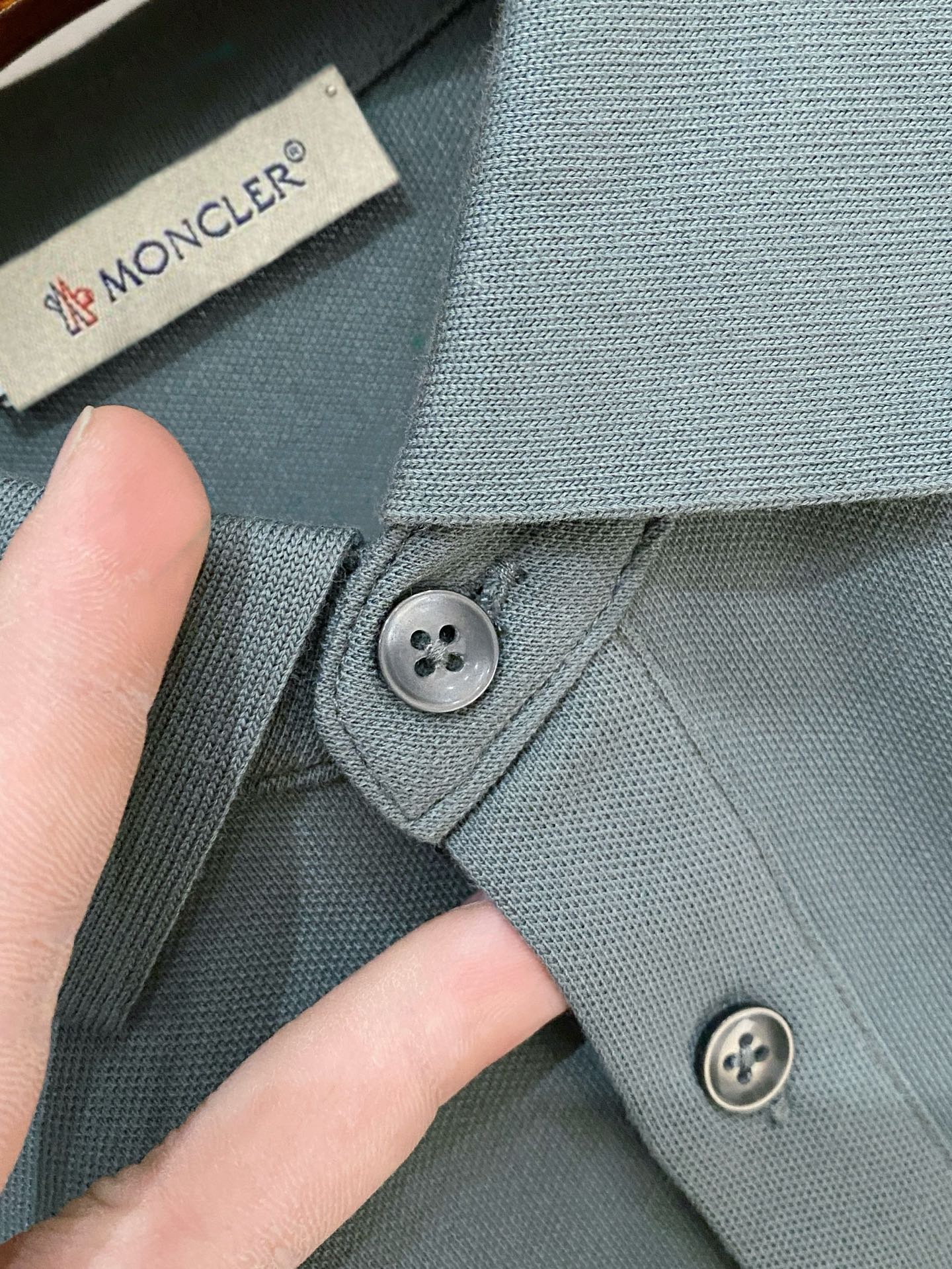 蒙口、2025新品长袖卫衣，帅气时尚，胸前刺绣装饰图案logo，简约百搭款。面料棉 不仅挺括，保持潮流的