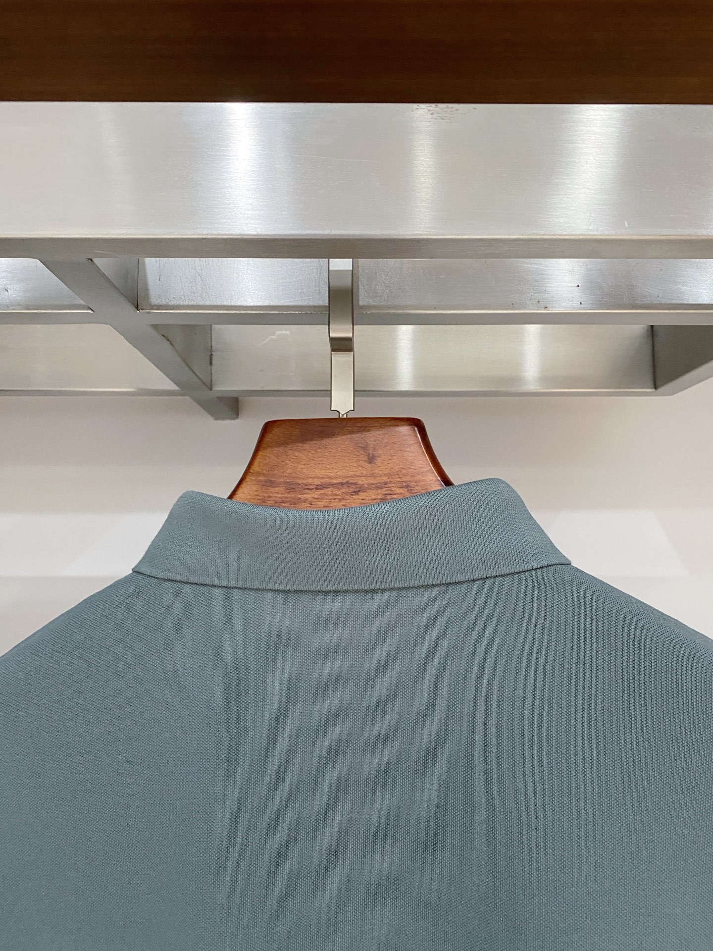 蒙口、2025新品长袖卫衣，帅气时尚，胸前刺绣装饰图案logo，简约百搭款。面料棉 不仅挺括，保持潮流的