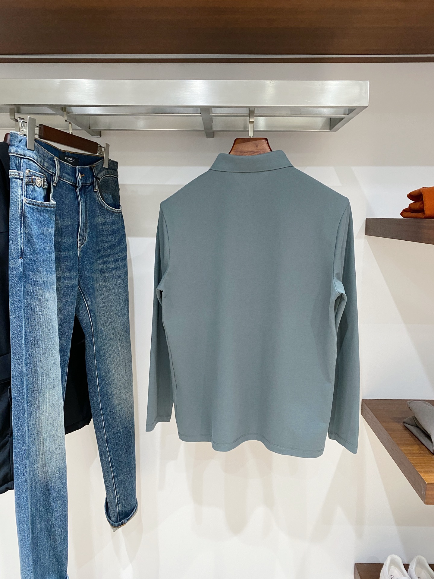 蒙口、2025新品长袖卫衣，帅气时尚，胸前刺绣装饰图案logo，简约百搭款。面料棉 不仅挺括，保持潮流的