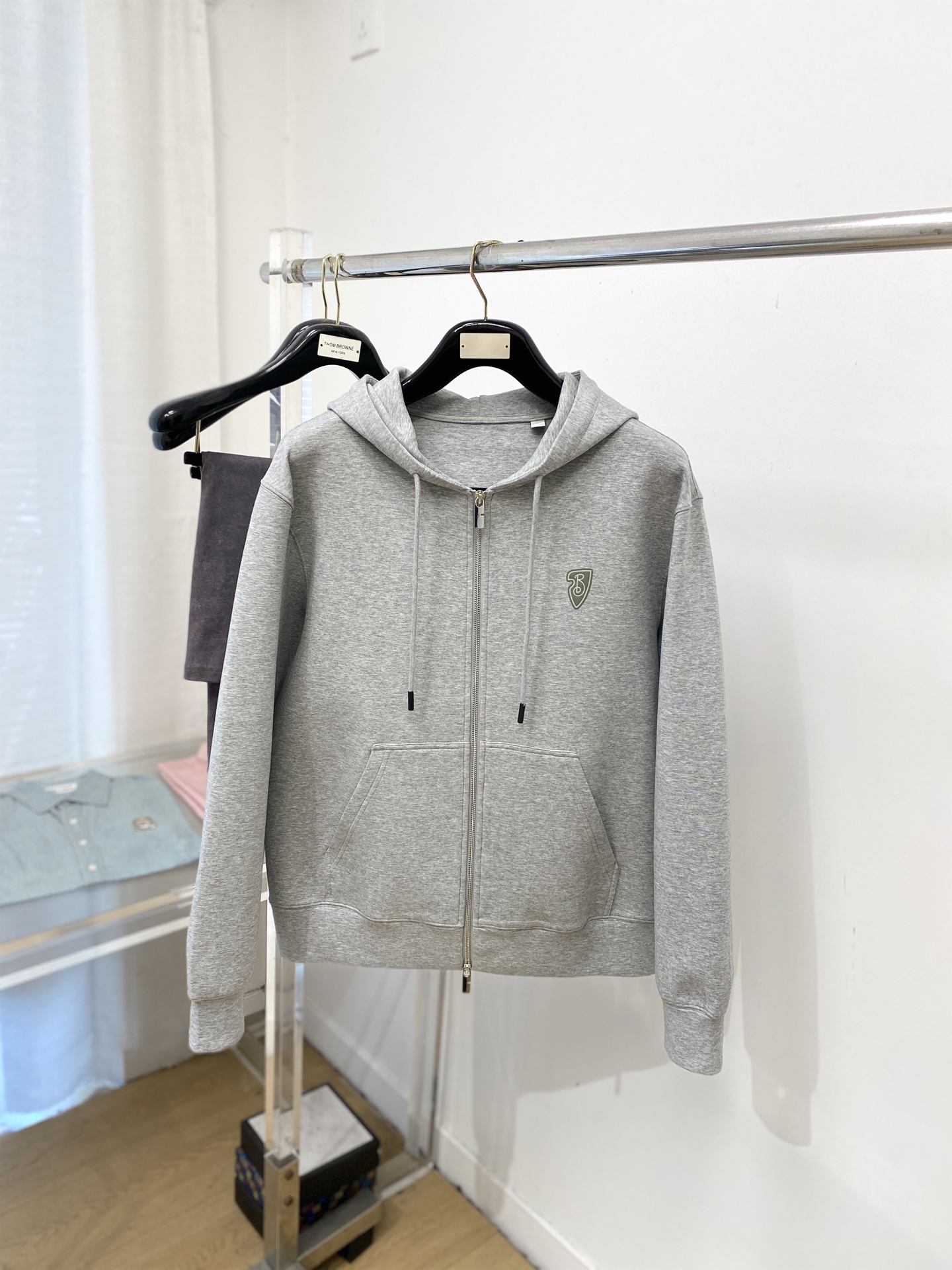 NO:735338,Burberry, 2026 new sweatshirt jacket, handsome and fashionable, top-notch printed letter logo on the chest, simple and versatile. The fabric cotton is not only crisp and maintains the trendy silhouette, but also comfortable to wear, and the yarn is more delicate. The size is S-2XL,, burberry, hoodie, sweatshirts, jackets & coats,19860909巴宝莉、2026新品卫衣外套,帅气时尚,胸前顶级印花字母logo,简约百搭款.面料棉 不仅挺括,保持潮流的廓形,又穿着舒适,纱织更细腻,码数S-2XL,,burberry,hoodie,sweatshirts,jackets & coats,,Men's clothing