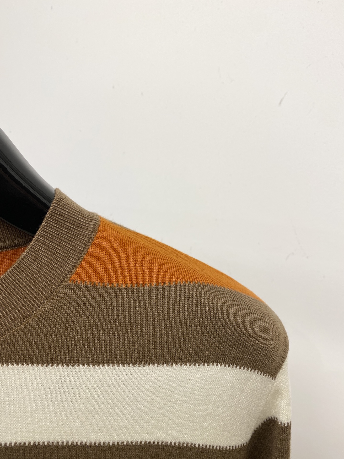 Loro Piana、2026新品羊毛衣 具有手感细腻柔软，可直接与肌肤接触，让暖心的纱线变化出细腻的质感，顶级工艺极具