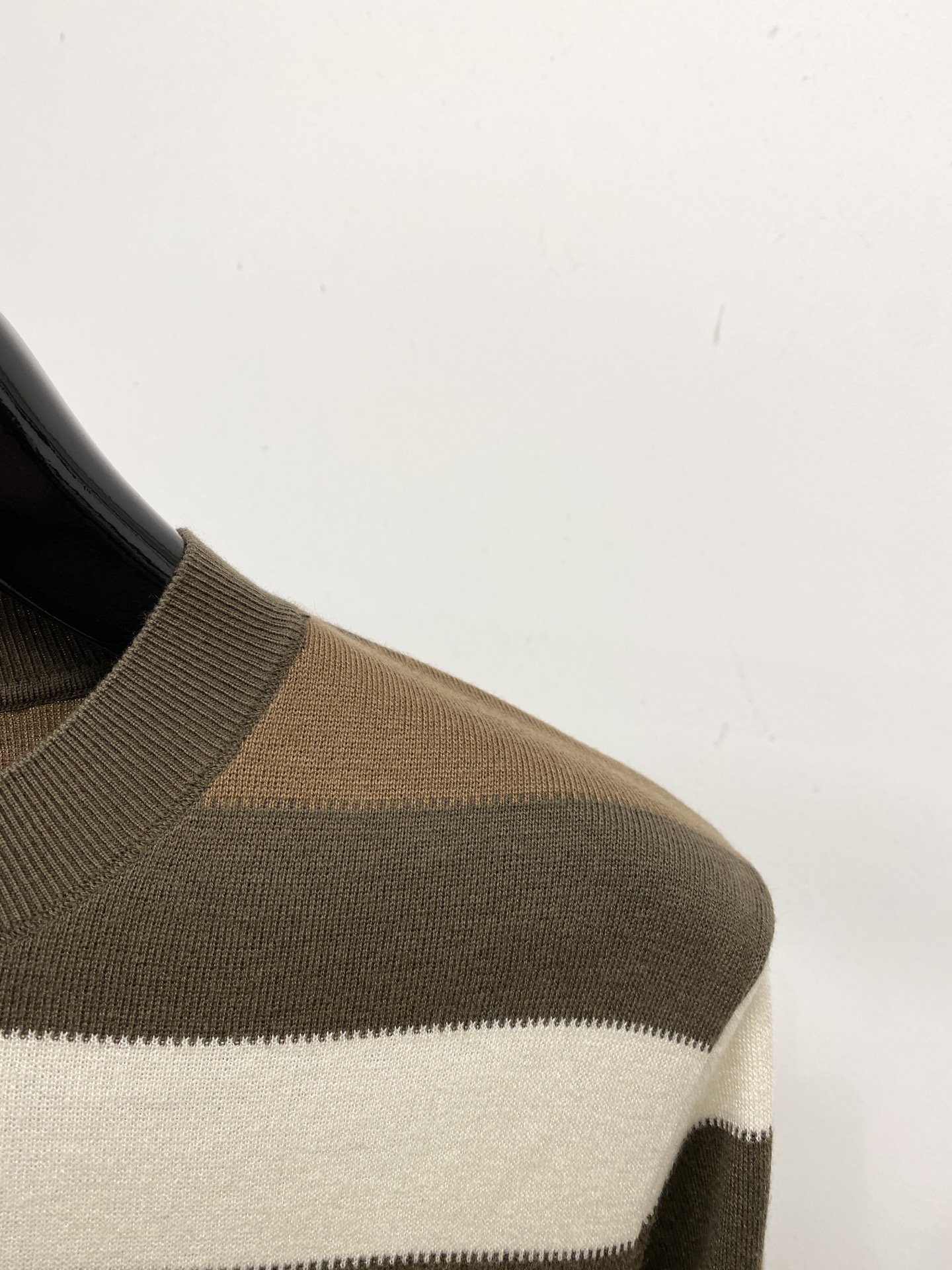 Loro Piana、2026新品羊毛衣 具有手感细腻柔软，可直接与肌肤接触，让暖心的纱线变化出细腻的质感，顶级工艺极具