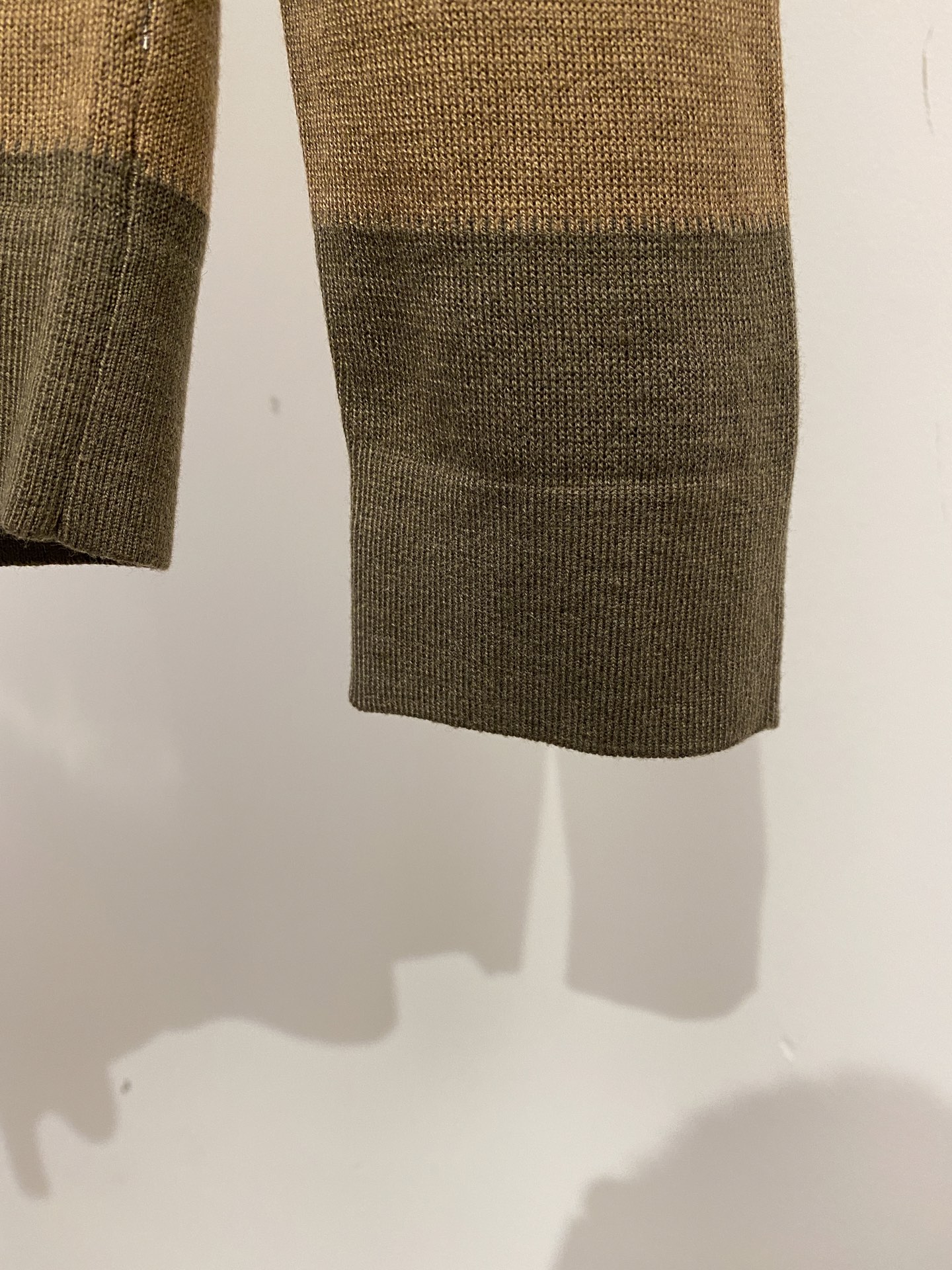 Loro Piana、2026新品羊毛衣 具有手感细腻柔软，可直接与肌肤接触，让暖心的纱线变化出细腻的质感，顶级工艺极具
