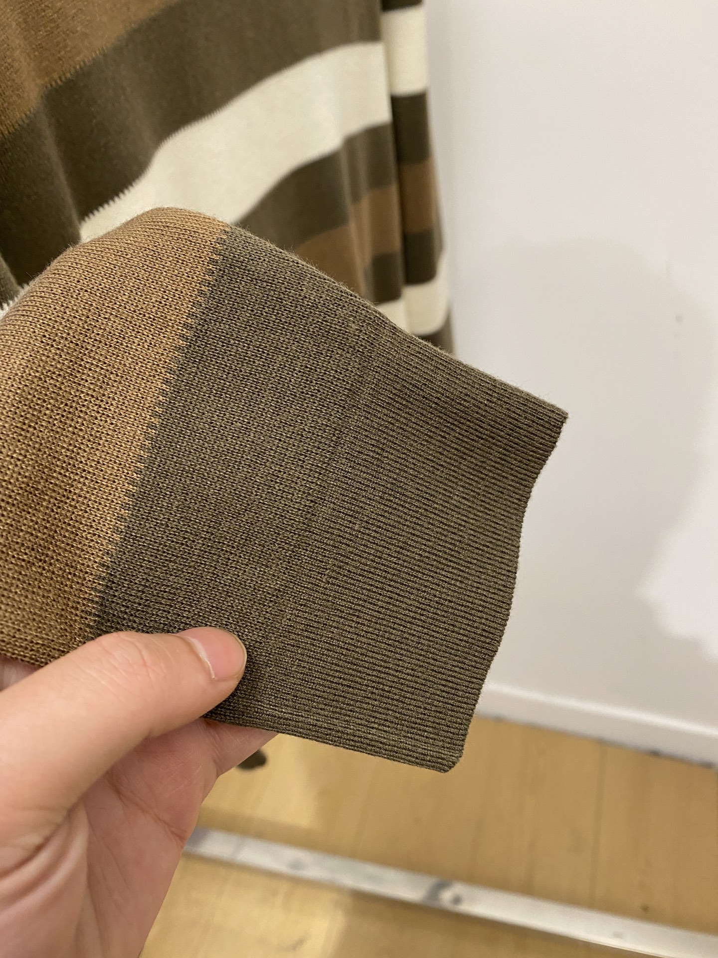Loro Piana、2026新品羊毛衣 具有手感细腻柔软，可直接与肌肤接触，让暖心的纱线变化出细腻的质感，顶级工艺极具
