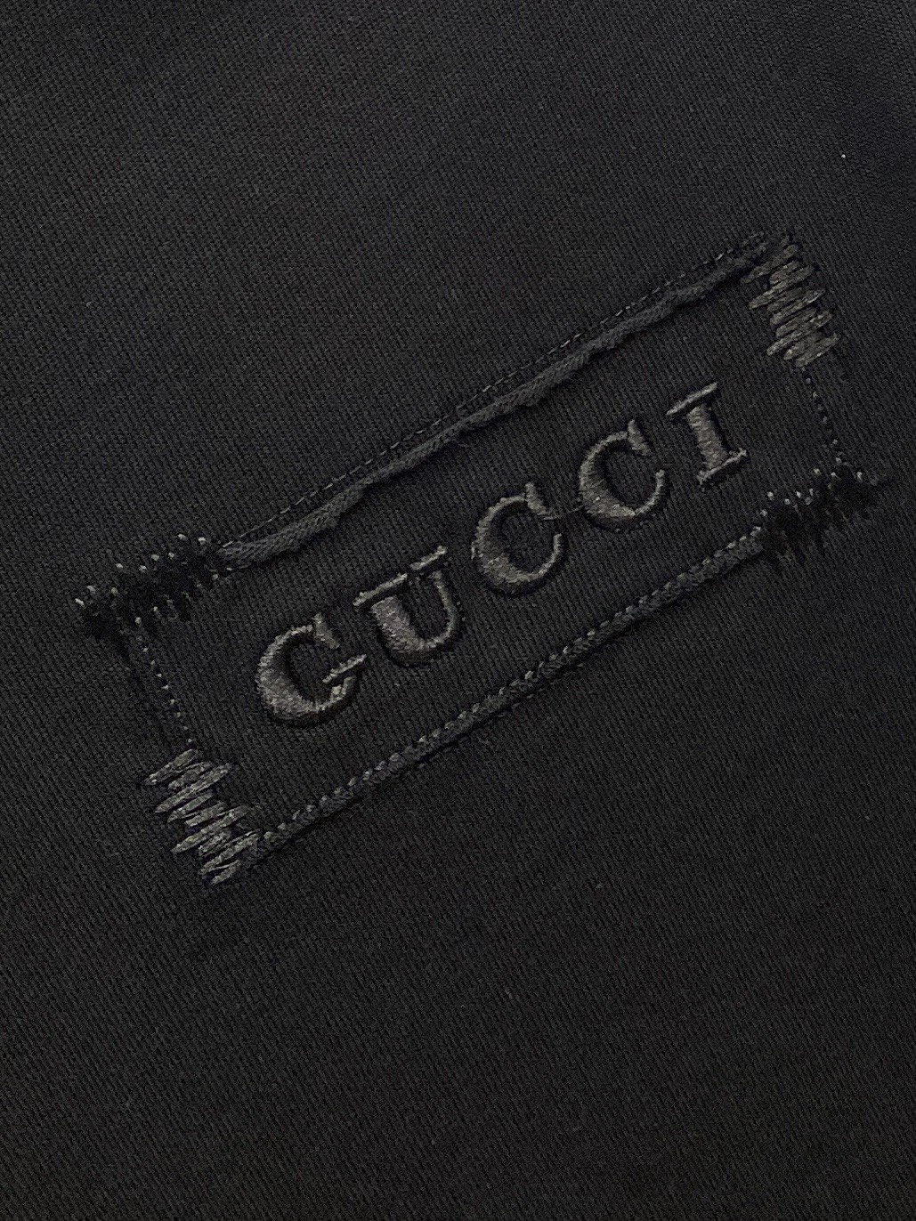 古奇、2025新品短袖T恤，帅气时尚，简约百搭款。胸口精致刺绣字母logo，面料棉 不仅挺括，保持潮流的