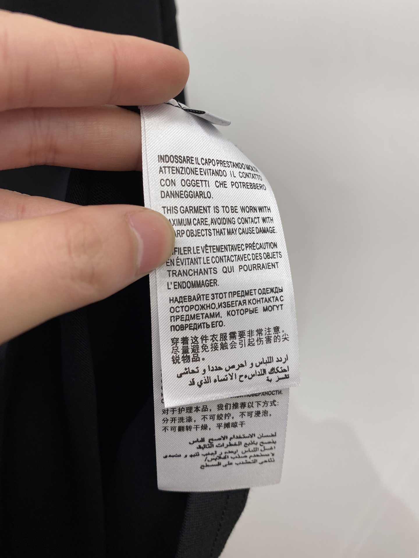 古奇、2025新品短袖T恤，帅气时尚，简约百搭款。胸口精致刺绣字母logo，面料棉 不仅挺括，保持潮流的