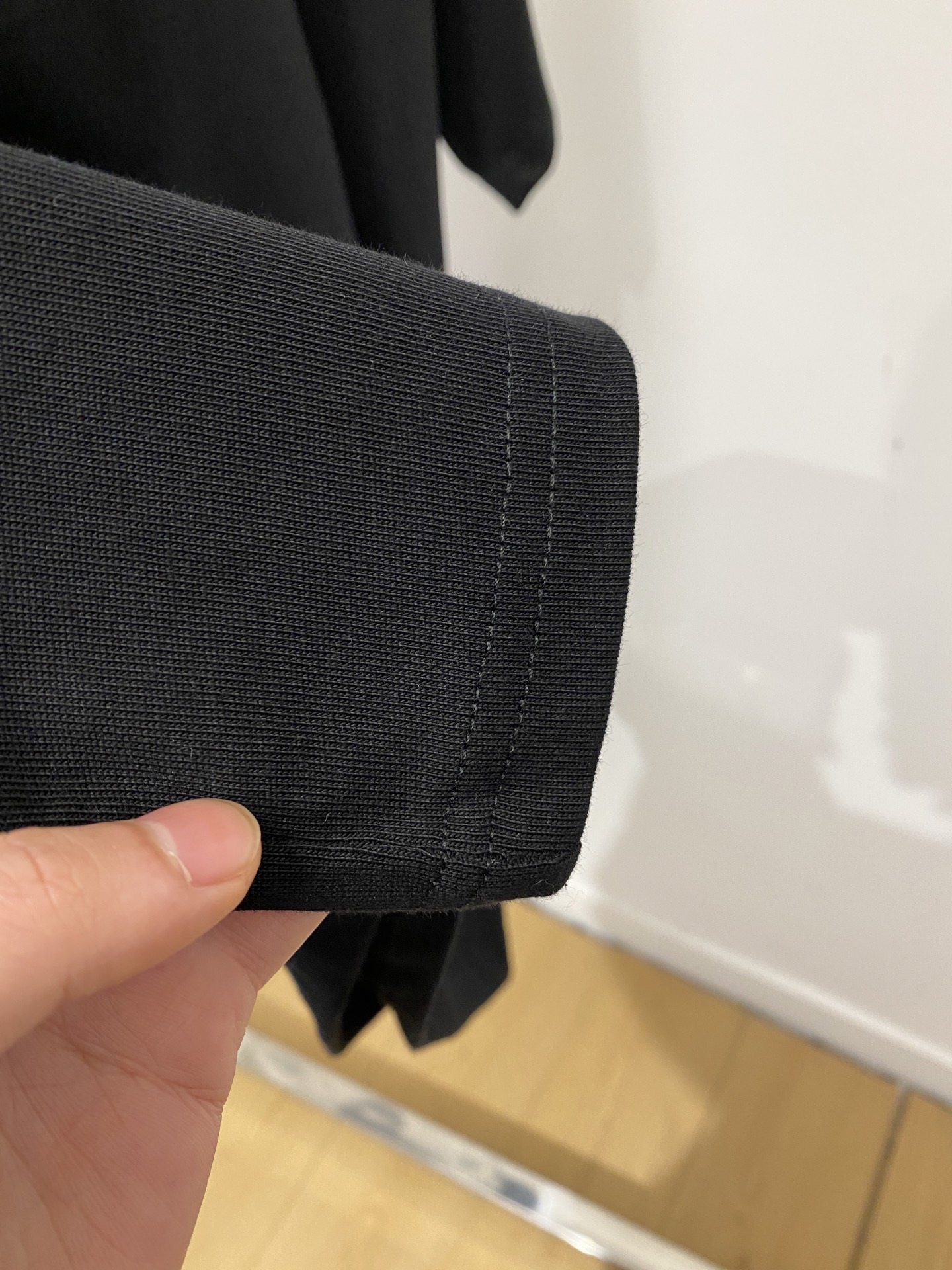 古奇、2025新品短袖T恤，帅气时尚，简约百搭款。胸口精致刺绣字母logo，面料棉 不仅挺括，保持潮流的