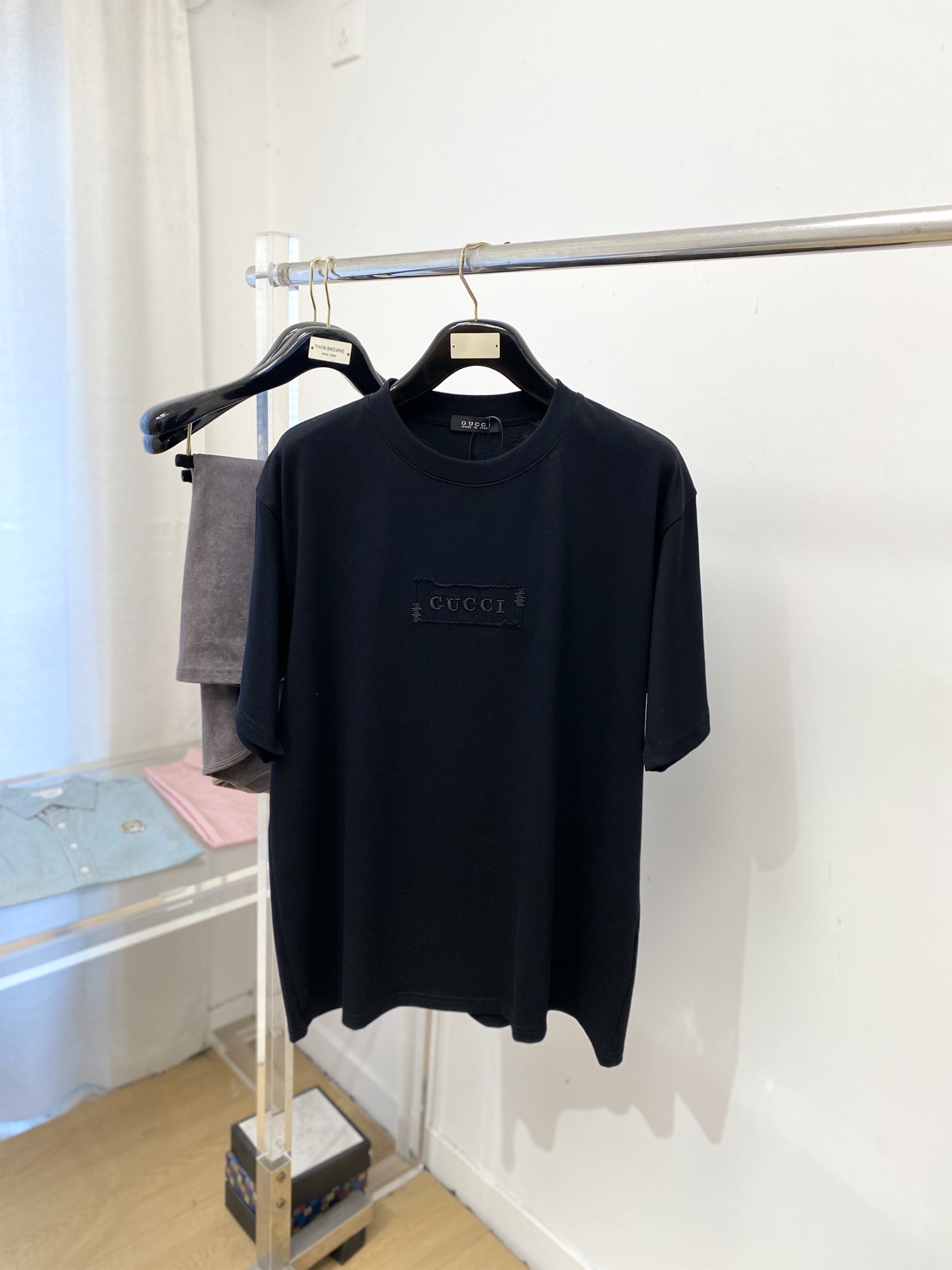 古奇、2025新品短袖T恤，帅气时尚，简约百搭款。胸口精致刺绣字母logo，面料棉 不仅挺括，保持潮流的