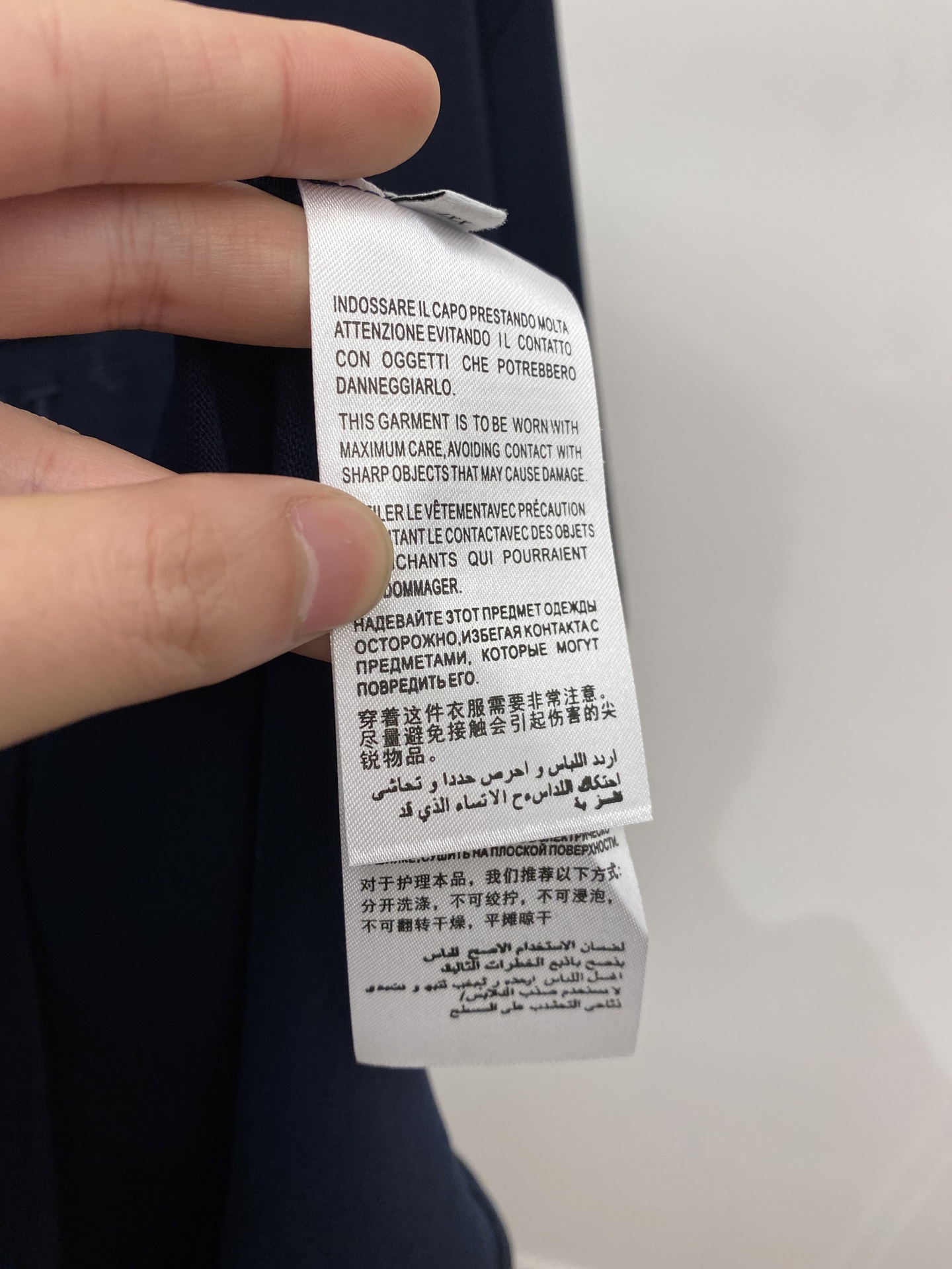 古奇、2025新品短袖T恤，帅气时尚，简约百搭款。胸口精致刺绣字母logo，面料棉 不仅挺括，保持潮流的