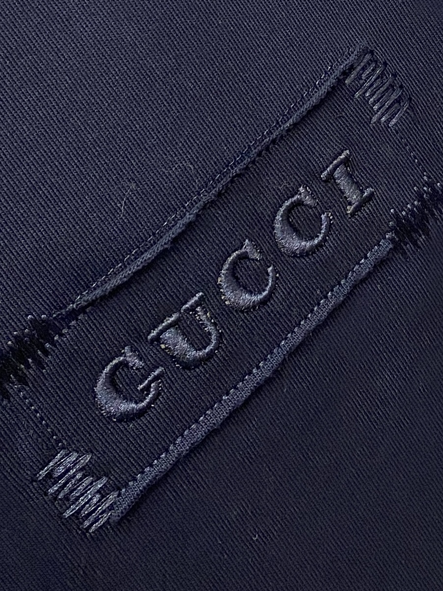 古奇、2025新品短袖T恤，帅气时尚，简约百搭款。胸口精致刺绣字母logo，面料棉 不仅挺括，保持潮流的