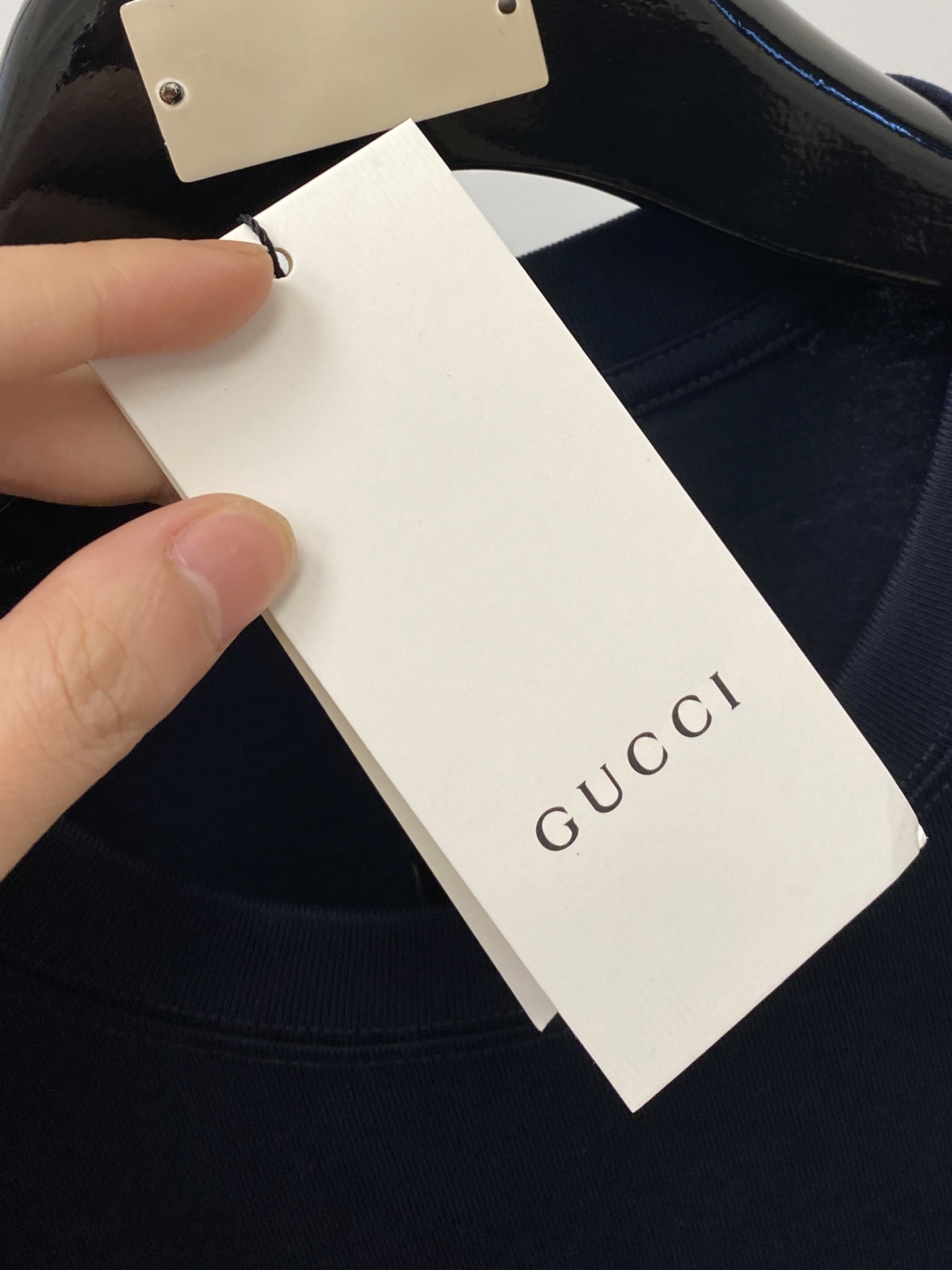 古奇、2025新品短袖T恤，帅气时尚，简约百搭款。胸口精致刺绣字母logo，面料棉 不仅挺括，保持潮流的