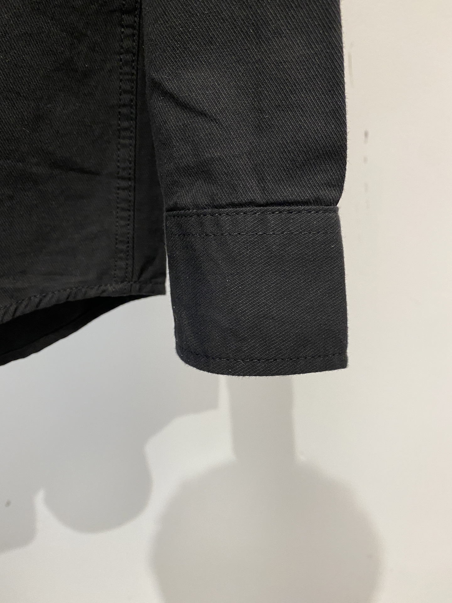 杰尼亚、￼2025新品衬衫，时尚帅气，简约百搭款，定制原版面料，不仅挺括，保持潮流的廓形，又穿着舒适，纱