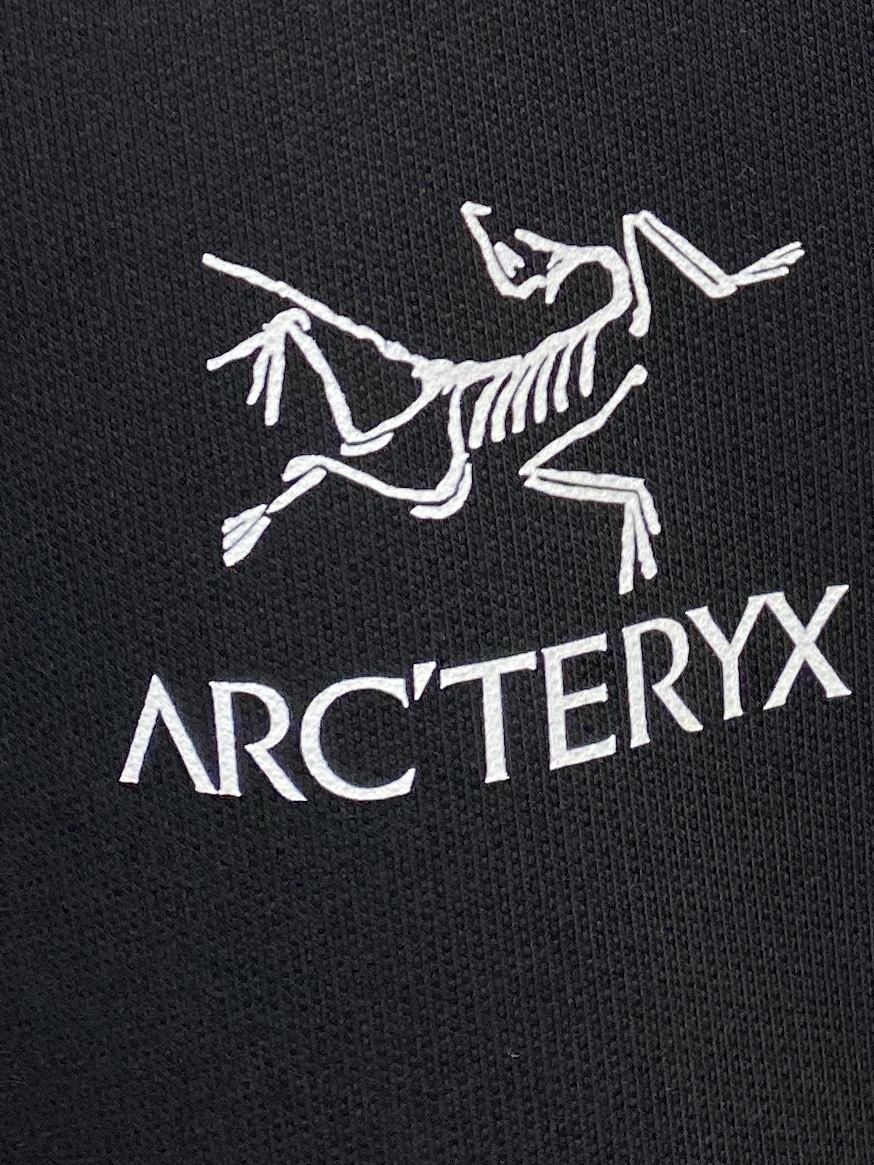 始祖鸟、2025新品卫衣外套，帅气时尚，胸前顶级印花图案字母logo，简约百搭款。面料棉 不仅挺括，保持