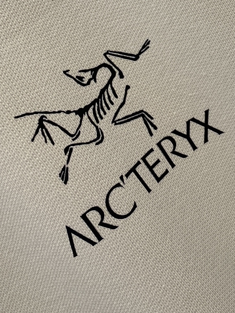 始祖鸟、2025新品卫衣外套，帅气时尚，胸前顶级印花图案字母logo，简约百搭款。面料棉 不仅挺括，保持