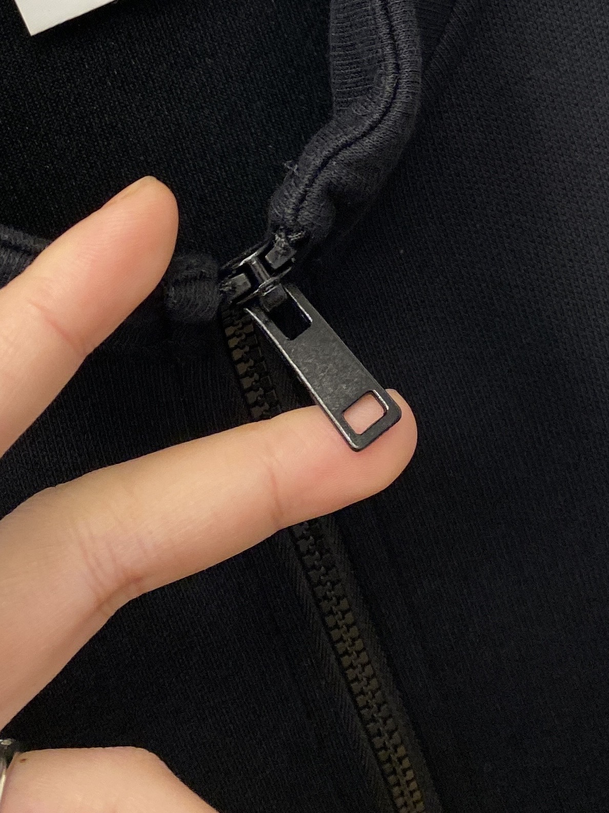 纪梵希、2025新品卫衣外套，帅气时尚，胸前顶级印花图案字母logo，简约百搭款。面料棉 不仅挺括，保持